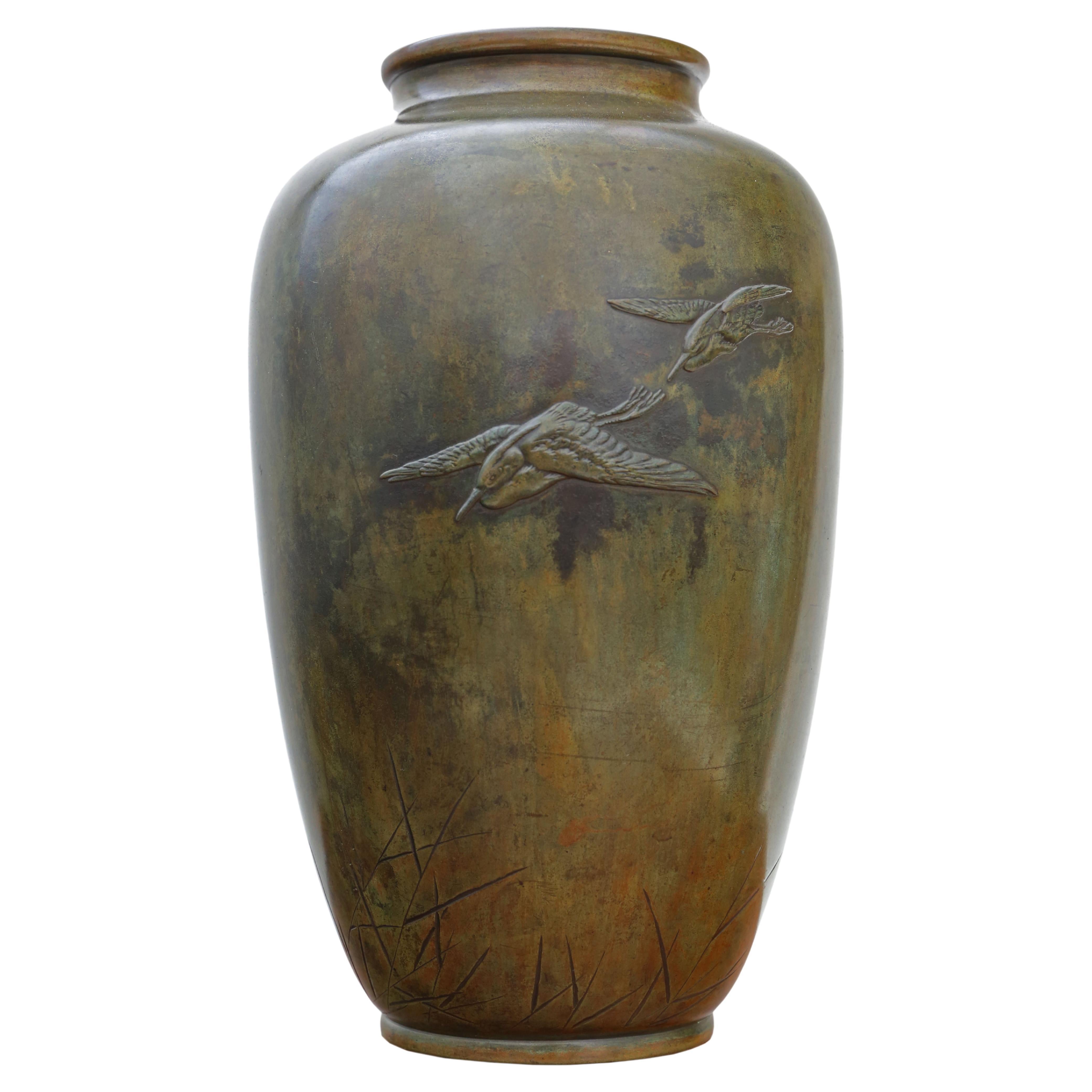 Fine Quality Japanese Meiji Period Bronze Vase - Antique, c.1915 For Sale