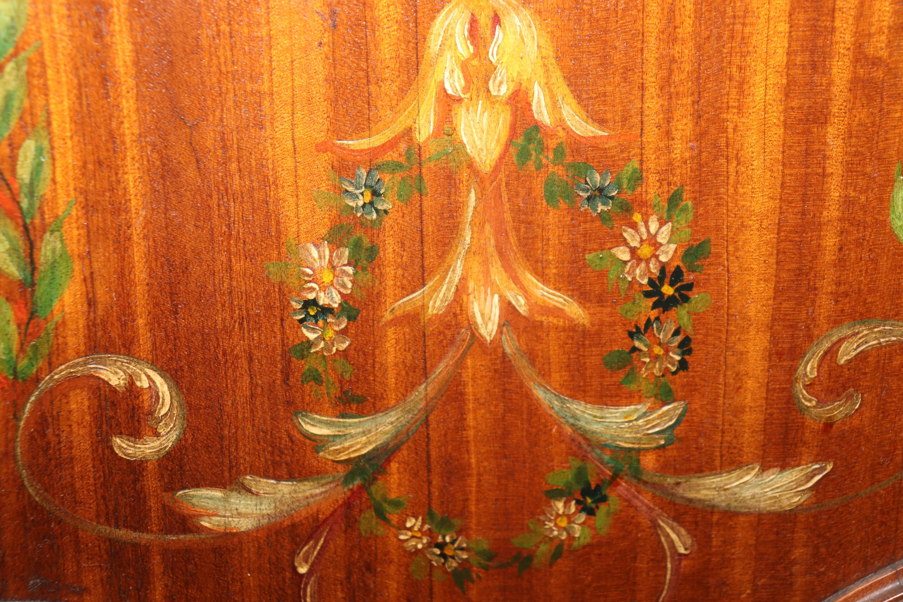 Commode en bois de roi de belle qualité, style Louis XV, en Vernis Martin en vente 7