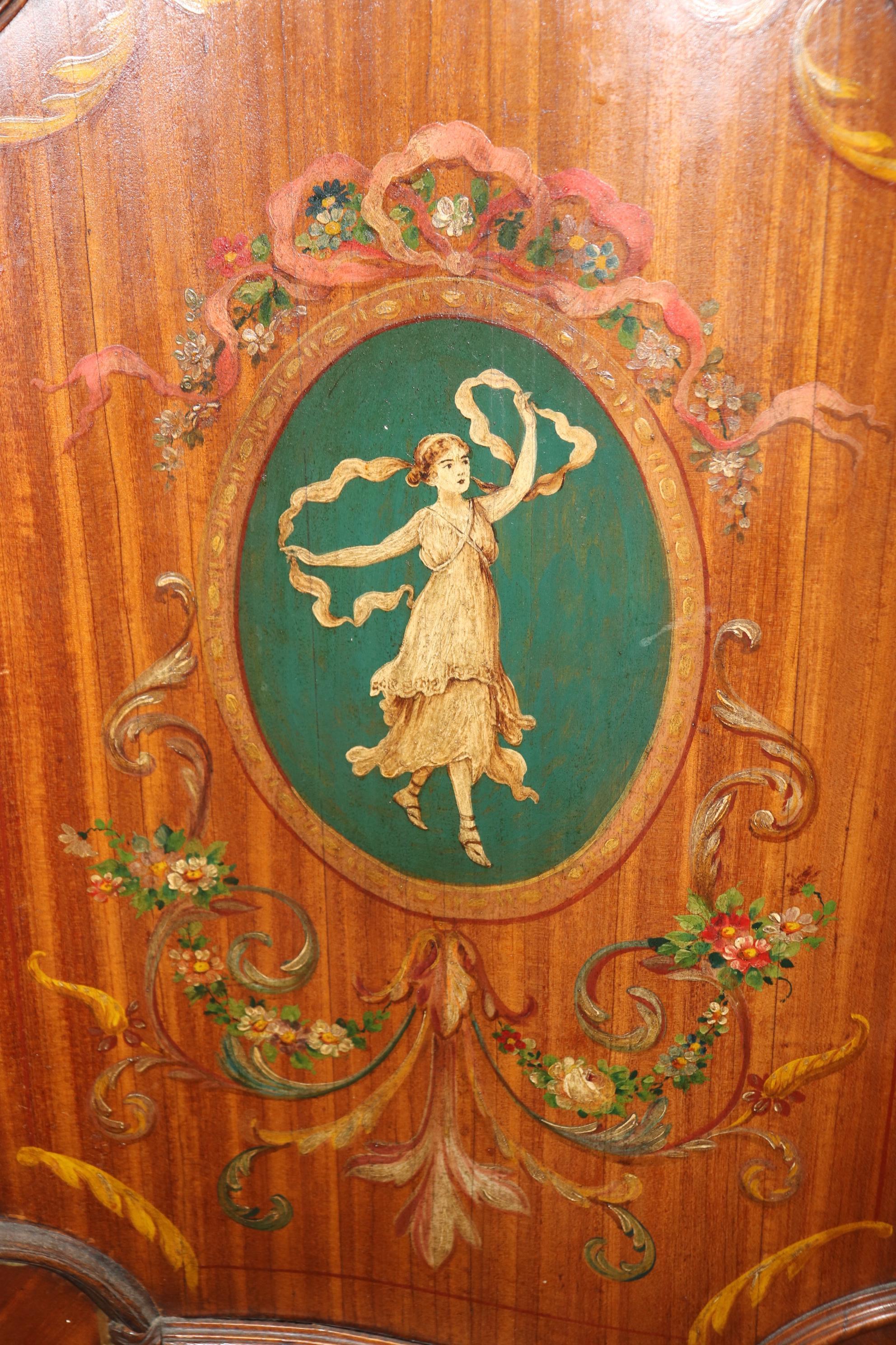 Commode en bois de roi de belle qualité, style Louis XV, en Vernis Martin en vente 3