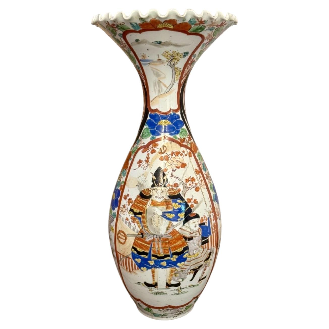 Fine quality large antique Japanese imari vase