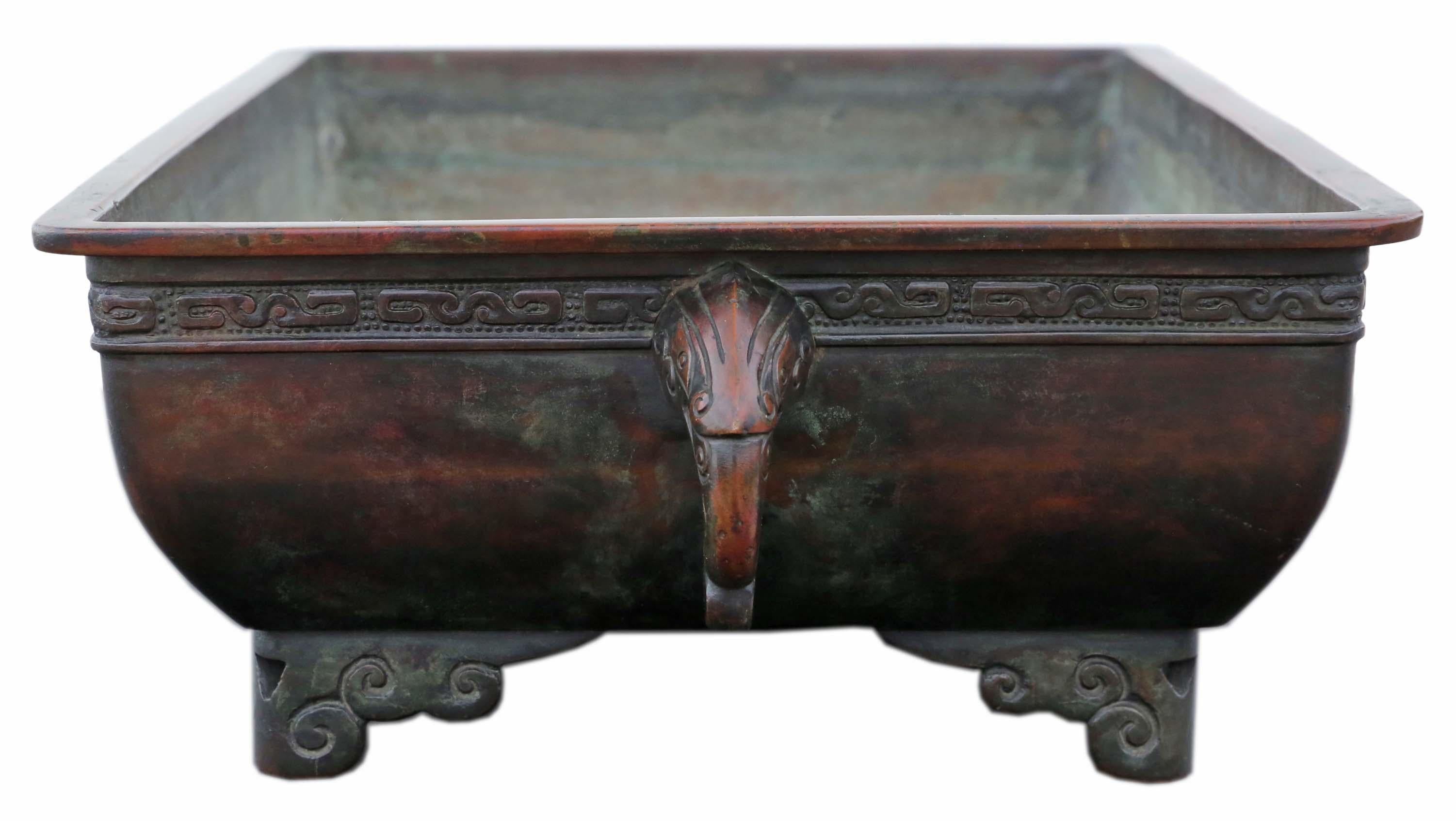 Antique Oriental Japanese Bronze Bowl Planter Jardinière - Exquisite Meiji Period Piece!

This remarkable bronze bowl planter jardinière, dating back to the Meiji Period circa 1880, embodies the artistry and elegance of Japanese craftsmanship.