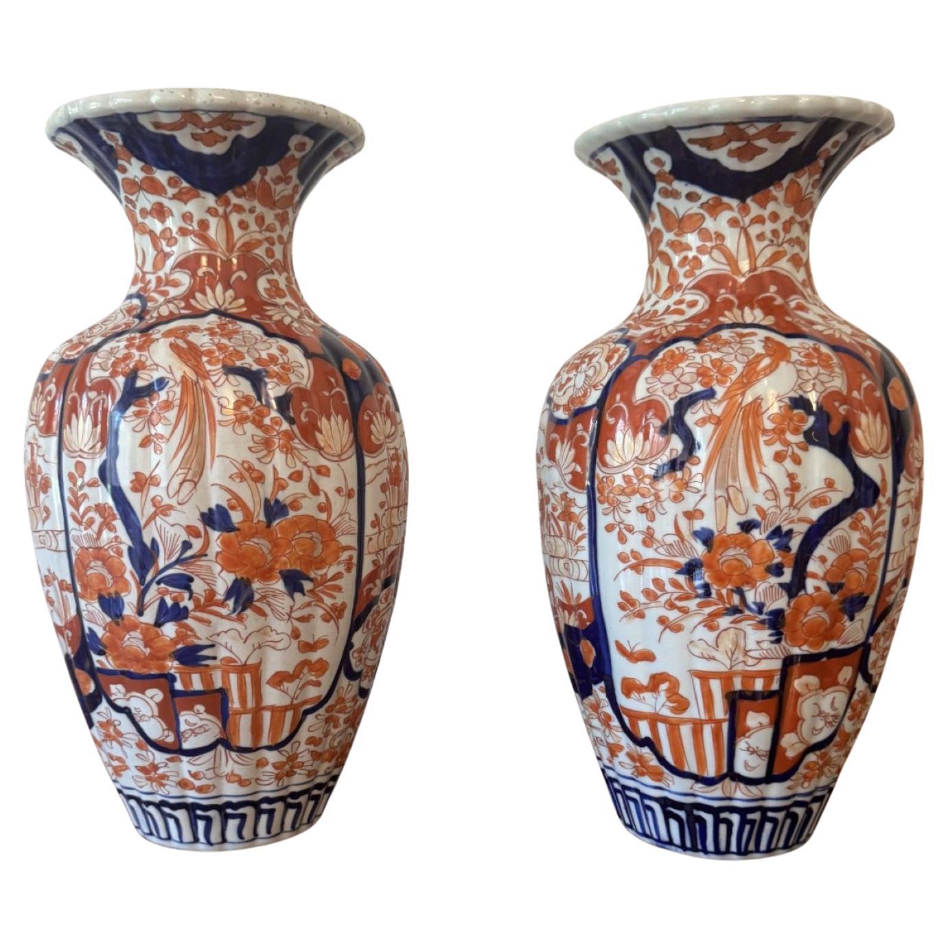 Coppia di vasi imari giapponesi antichi di grande qualità