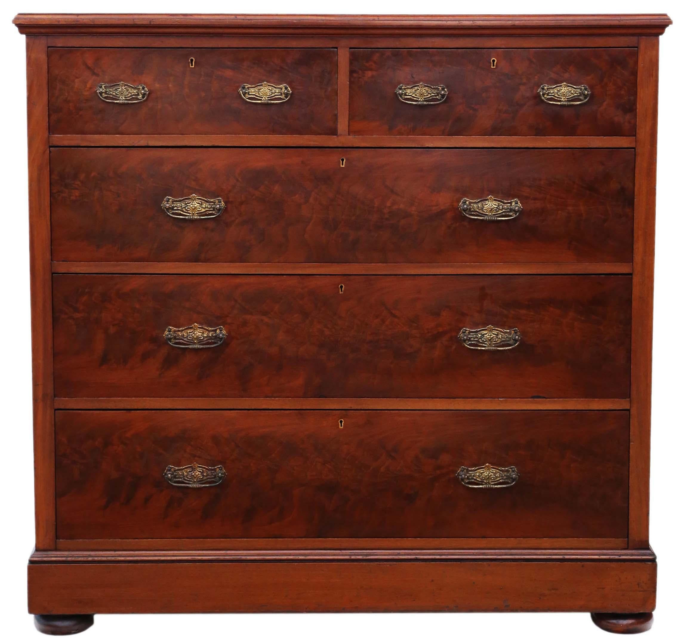 This Victorian flame mahogany chest of drawers, dating back to around 1900, showcases exquisite craftsmanship and generous proportions.

Ensuring stability, there are no loose joints, and the drawers, lined with ash, operate smoothly. This piece