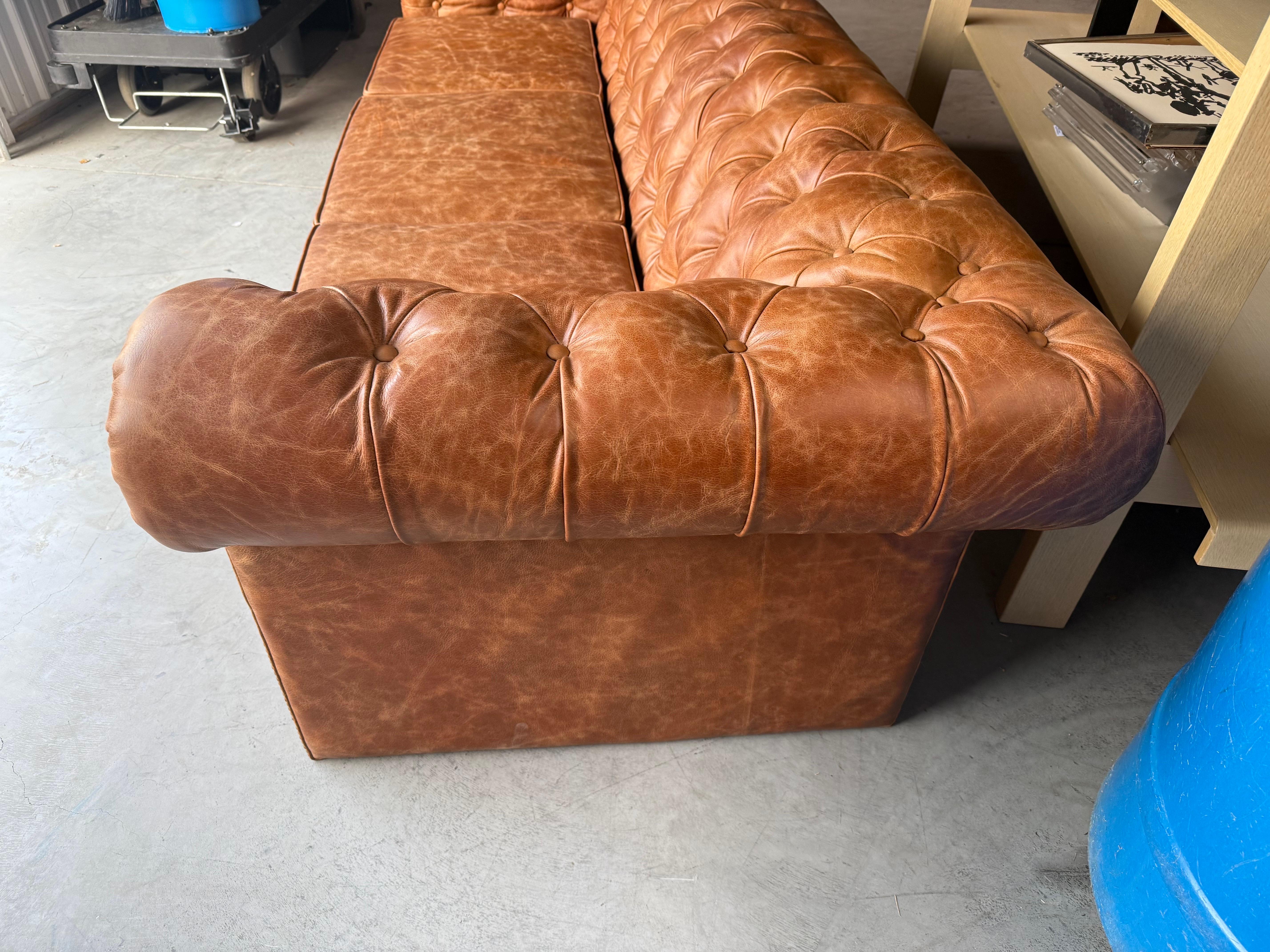 Fine Quality Light Brown Distressed Leather English Chesterfield Sofa 8ft lang. im Angebot 4
