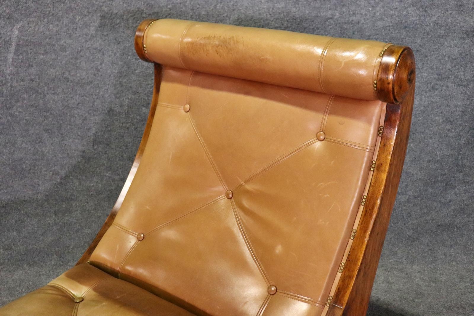 Feine Qualität Louis Phillipe Stil Nussbaum Leder Fainting Couch Tagesbett Chaise  im Angebot 1