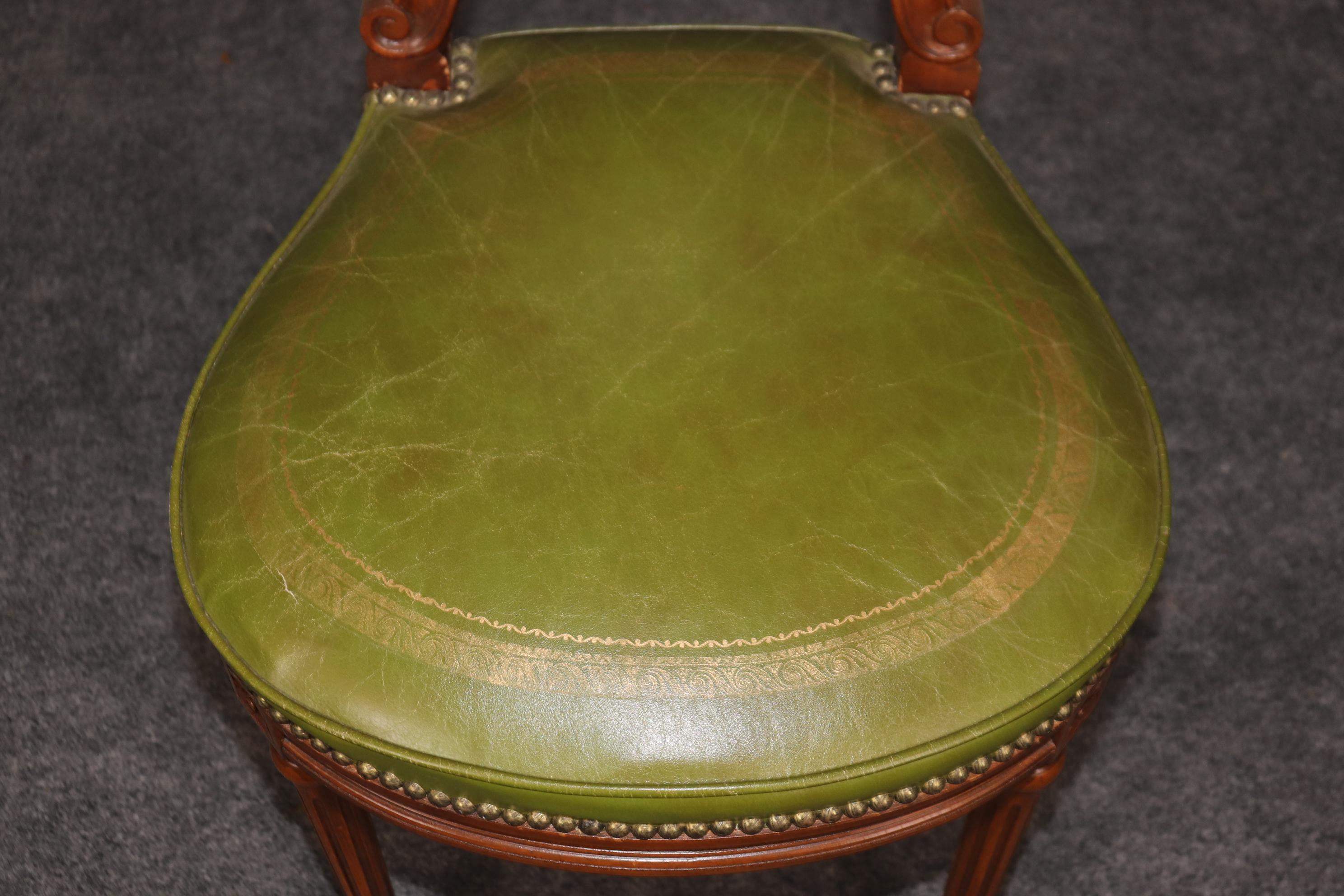 Fine Quality Louis XVI Style Green Gold Embossed Leather Vanity Side Chair In Good Condition For Sale In Swedesboro, NJ