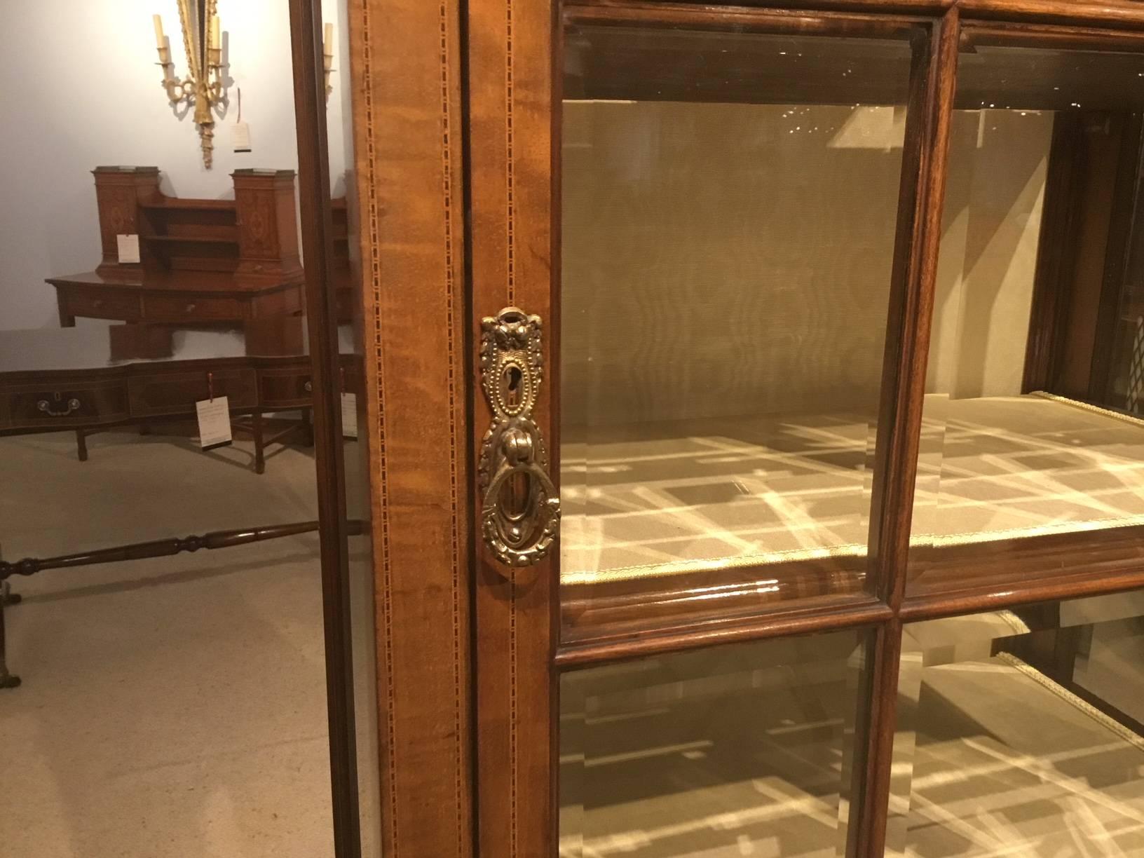 Fine Quality Mahogany Inlaid Edwardian Period Display Cabinet 6