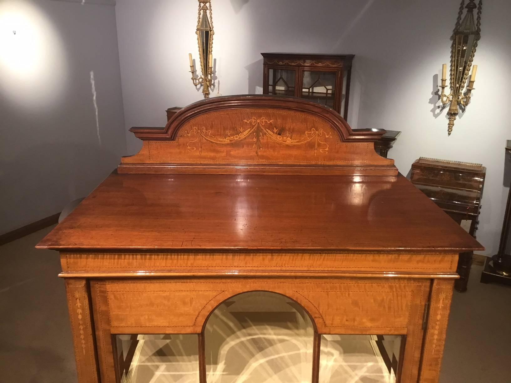 Fine Quality Mahogany Inlaid Edwardian Period Display Cabinet 9