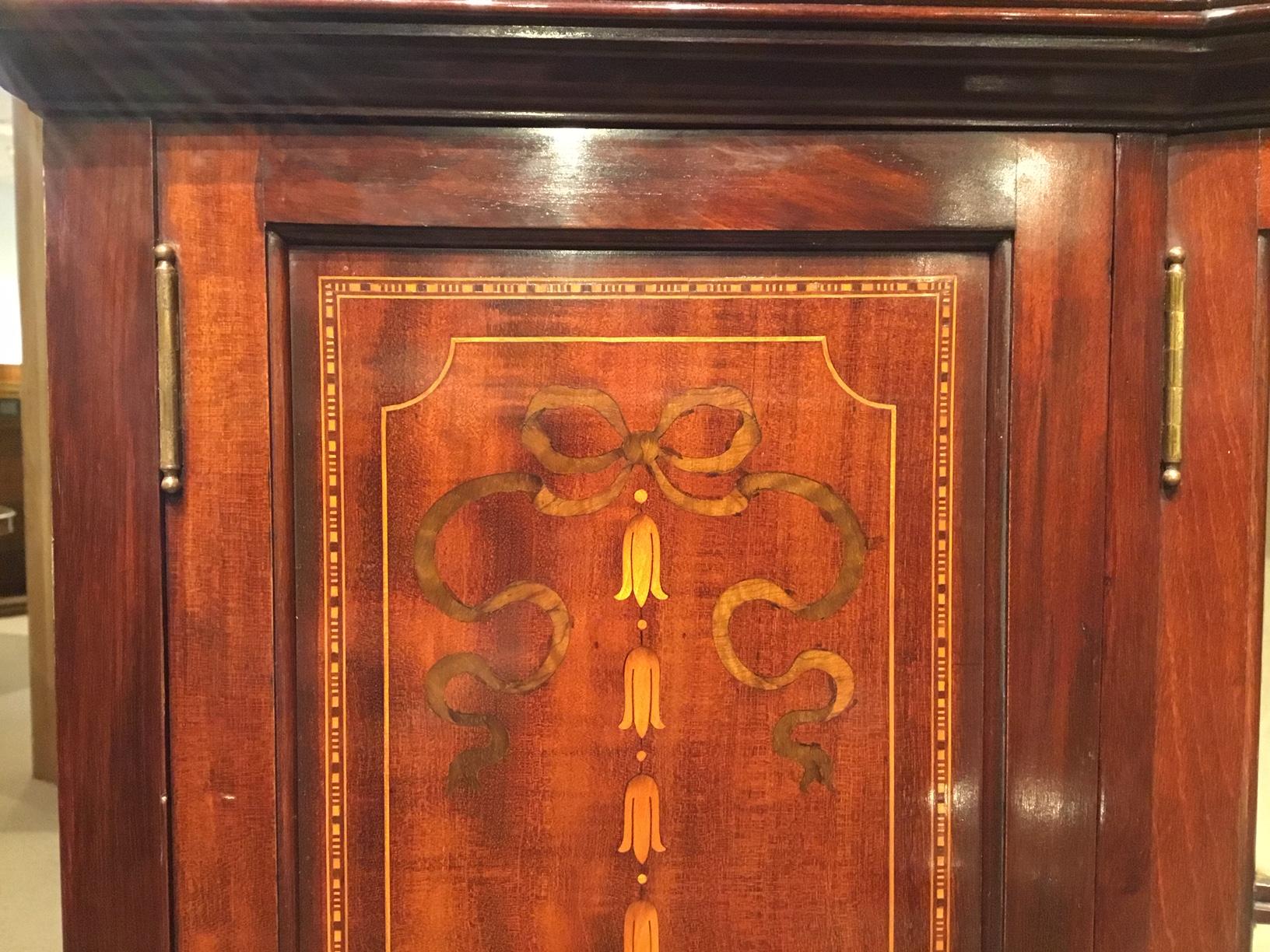 Early 20th Century Fine Quality Mahogany Inlaid Edwardian Period Display Cabinet