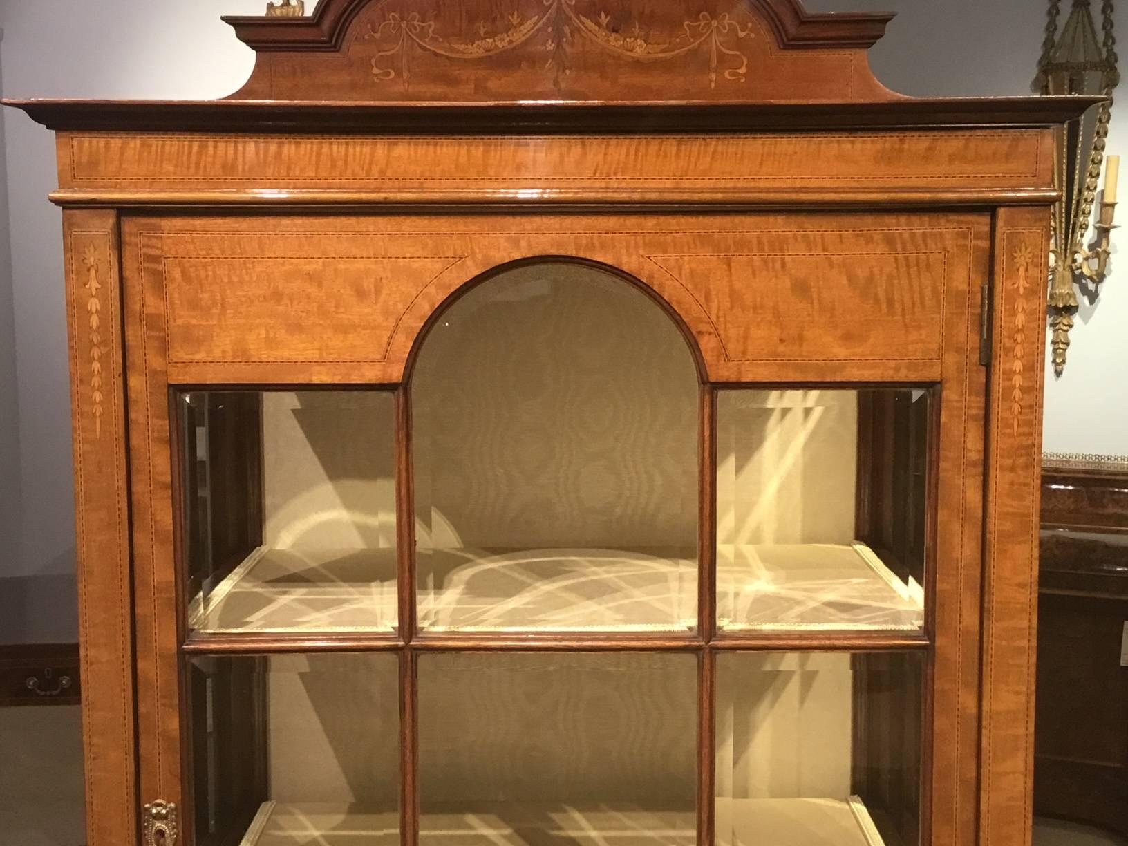 Fine Quality Mahogany Inlaid Edwardian Period Display Cabinet 2