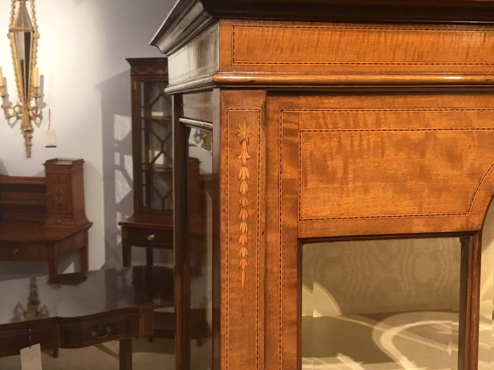 Fine Quality Mahogany Inlaid Edwardian Period Display Cabinet 3