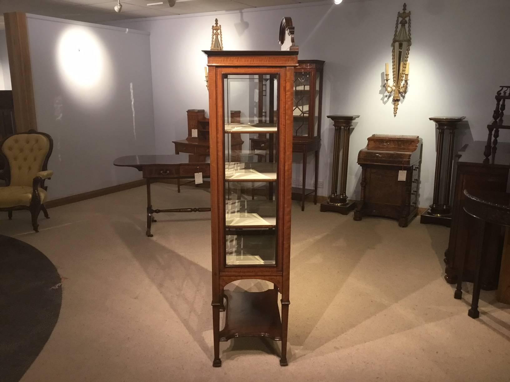 Fine Quality Mahogany Inlaid Edwardian Period Display Cabinet 4
