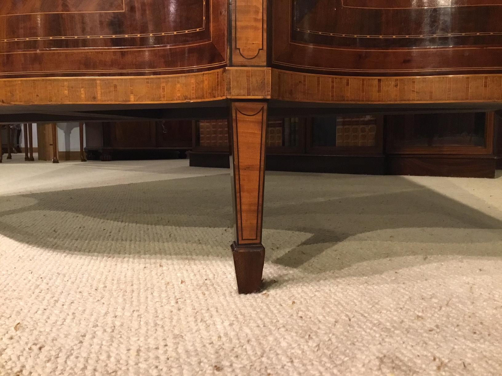 Fine Quality Mahogany Inlaid Edwardian Period Serpentine Display Cabinet 6