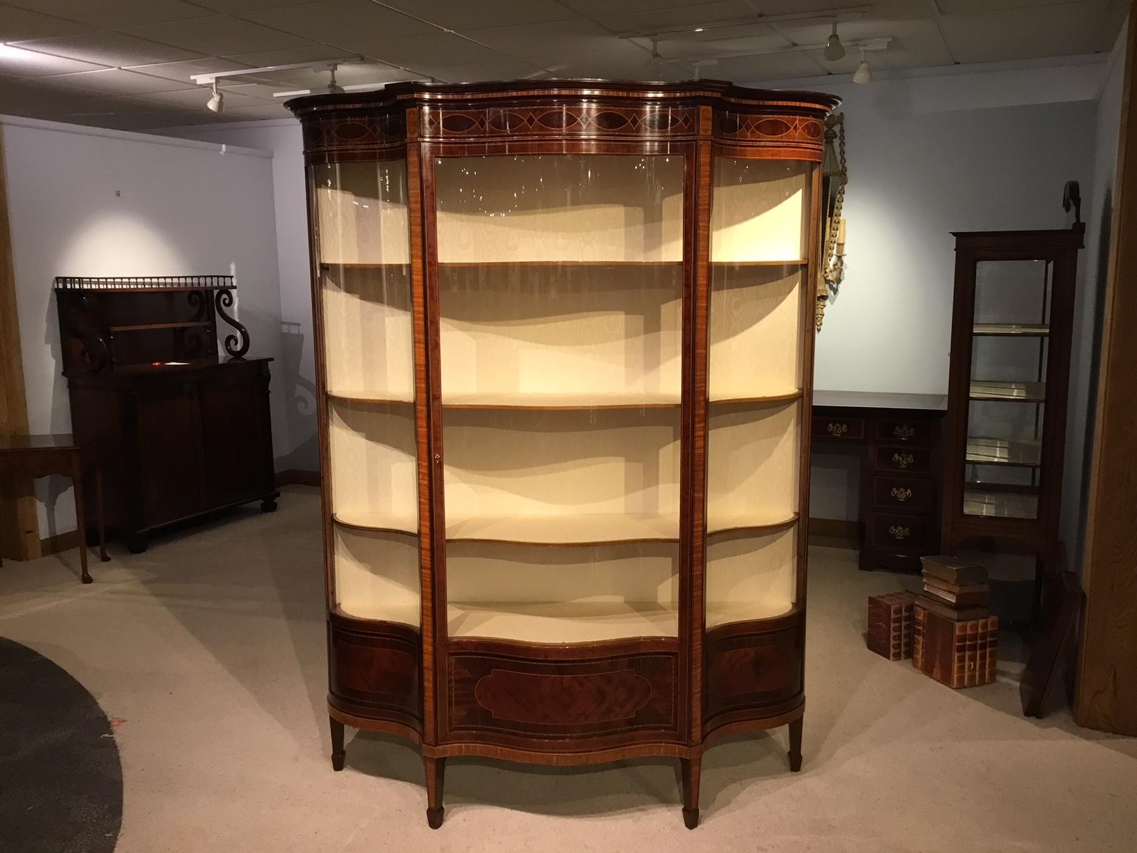 Fine Quality Mahogany Inlaid Edwardian Period Serpentine Display Cabinet 2