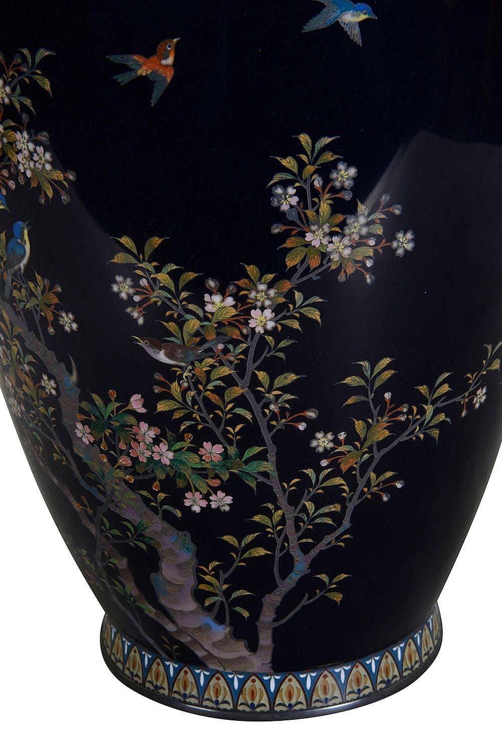 Japonais Vase cloisonné japonais d'époque Meiji de belle qualité. en vente