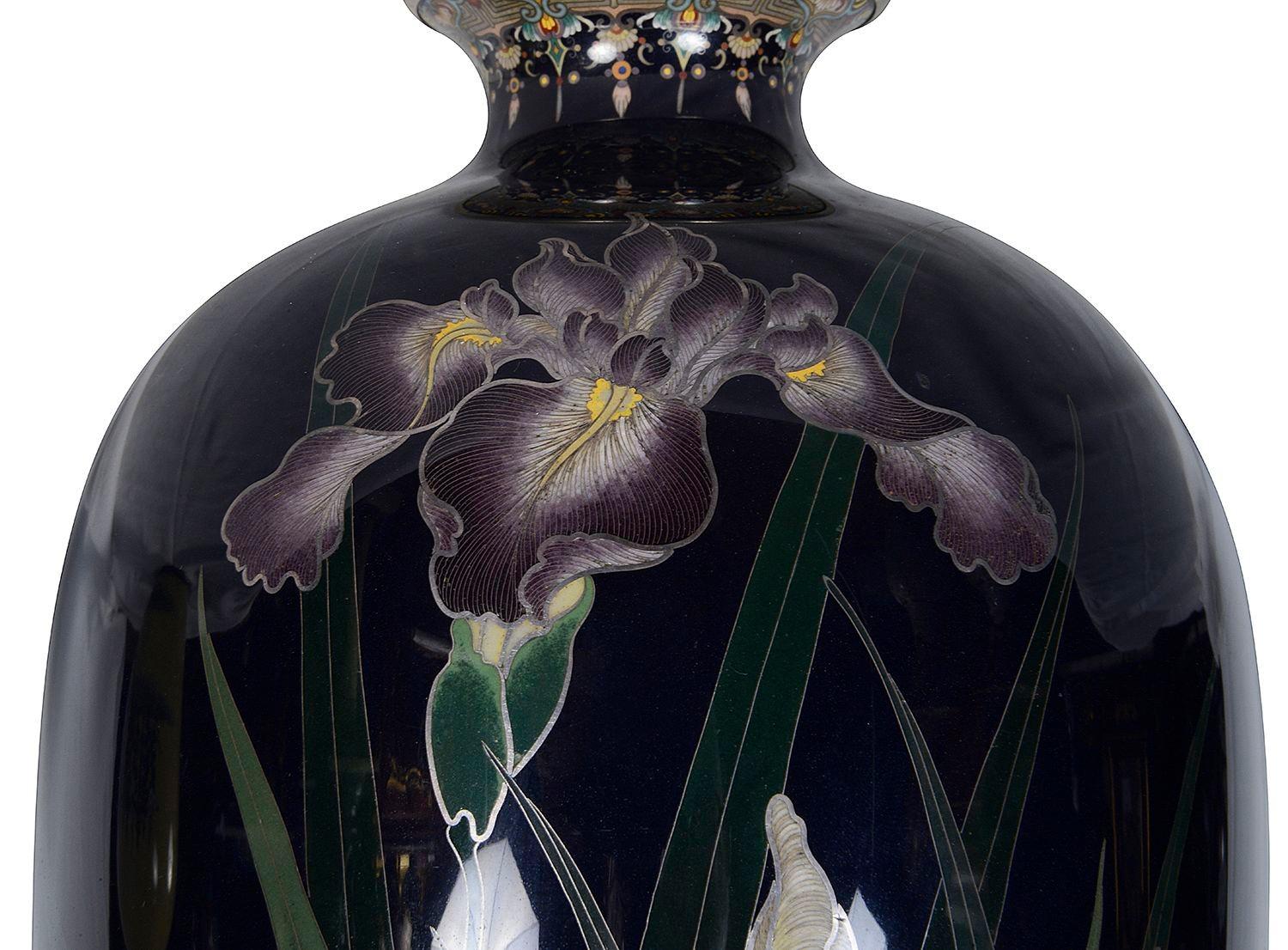 Fine quality Meiji period Japanese Cloisonné vase. In Good Condition For Sale In Brighton, Sussex