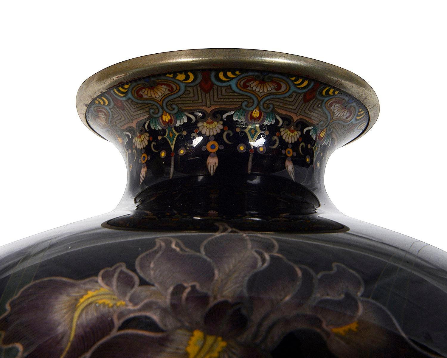 Late 19th Century Fine quality Meiji period Japanese Cloisonné vase. For Sale