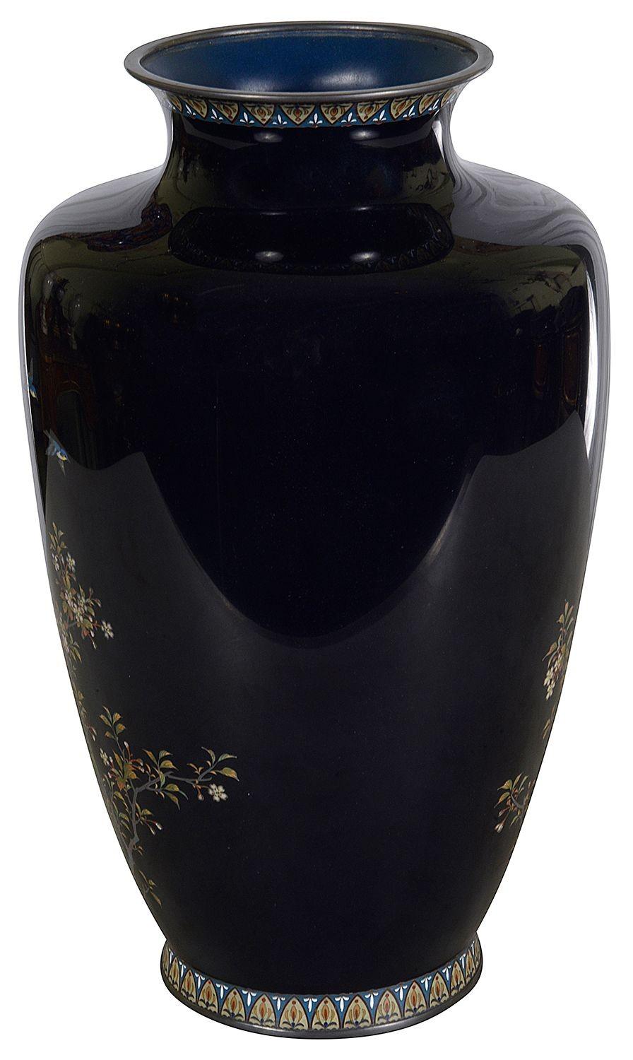 Argent Vase cloisonné japonais d'époque Meiji de belle qualité. en vente
