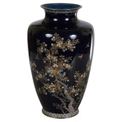 Japanische Cloisonné-Vase aus der Meiji-Zeit von hoher Qualität.