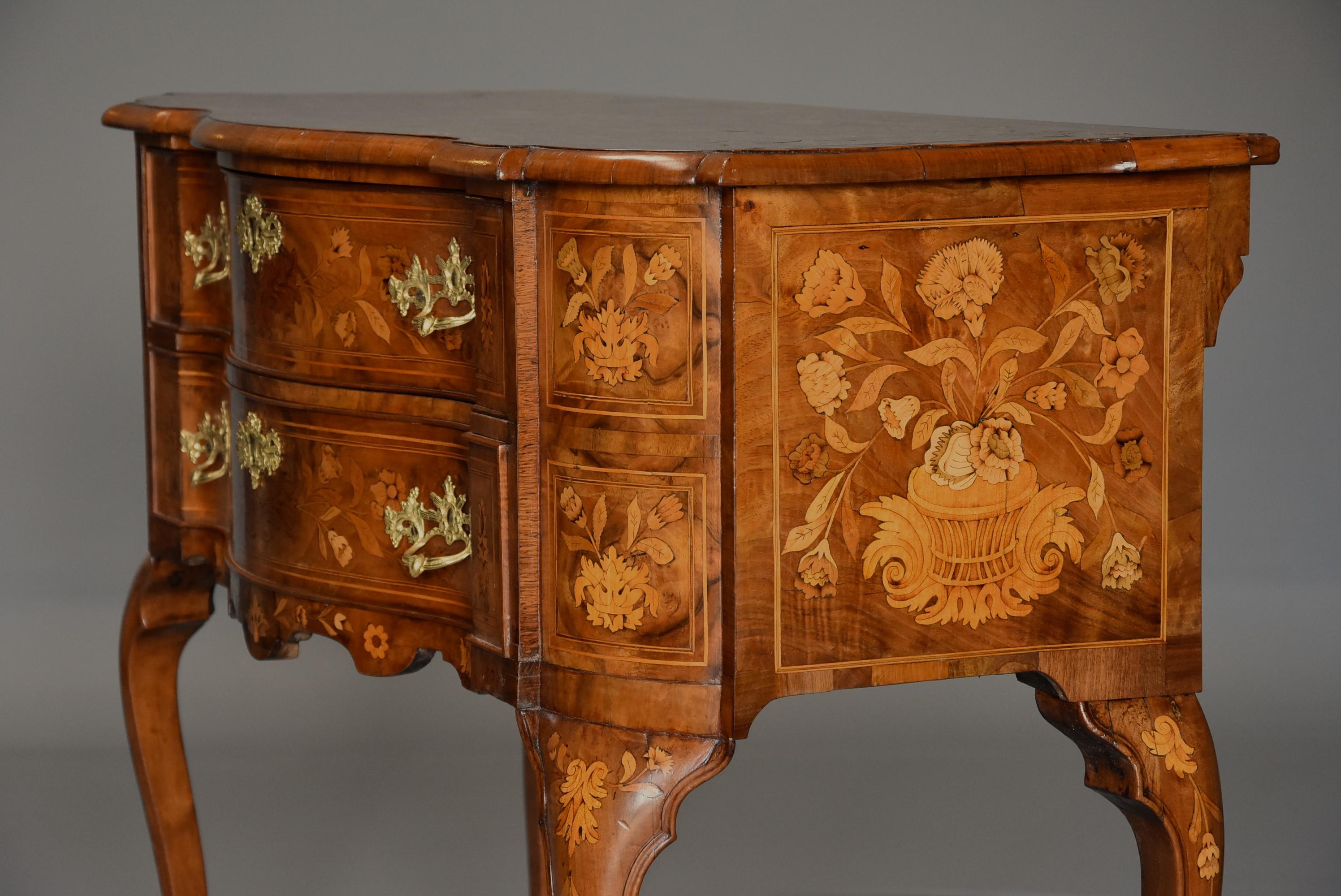 Fine Quality Mid-19th Century Floral Marquetry Walnut Lowboy of Serpentine Form For Sale 4