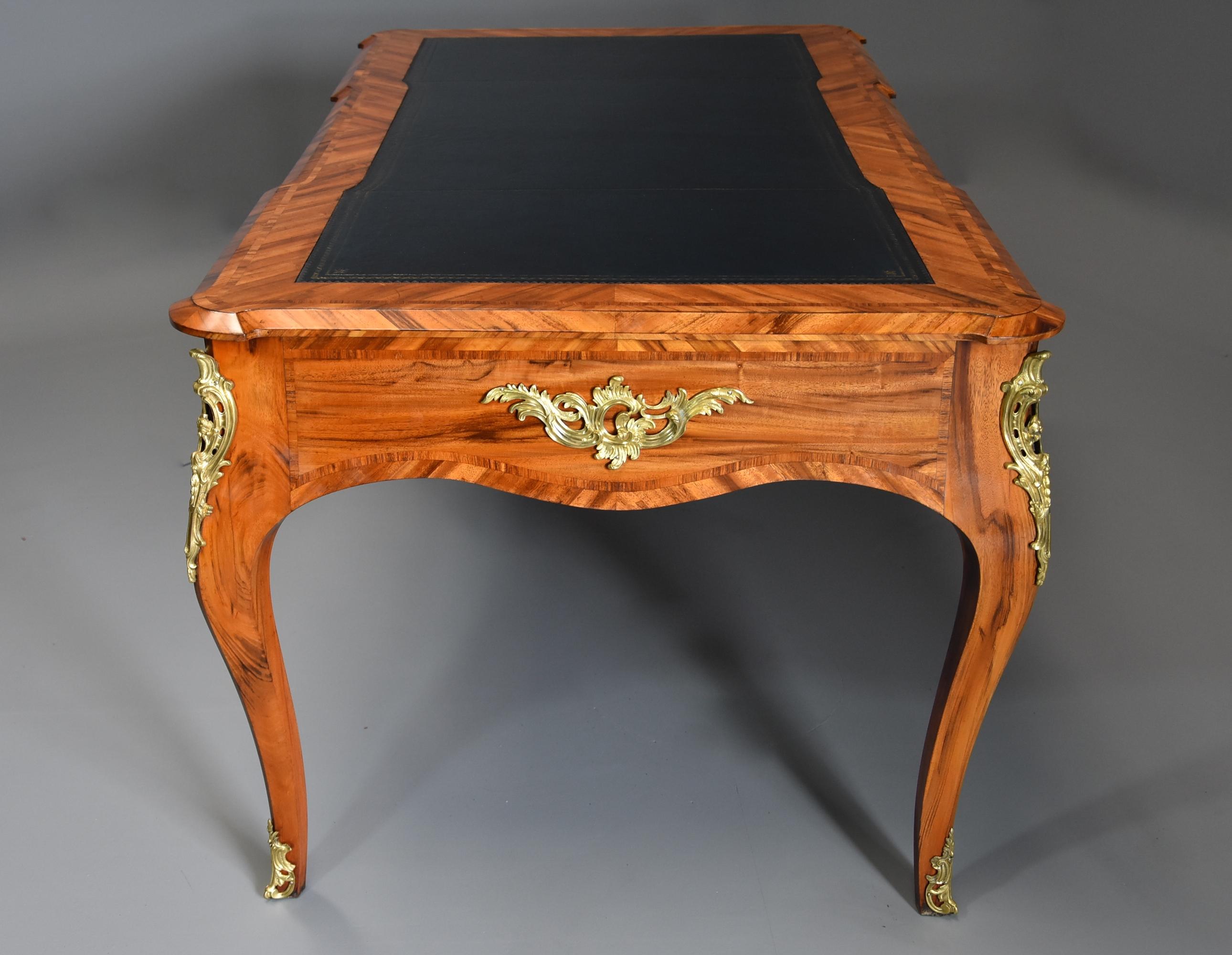 Fine Quality Mid-19th Century Goncalo Alves Bureau Plat in the French Style For Sale 4