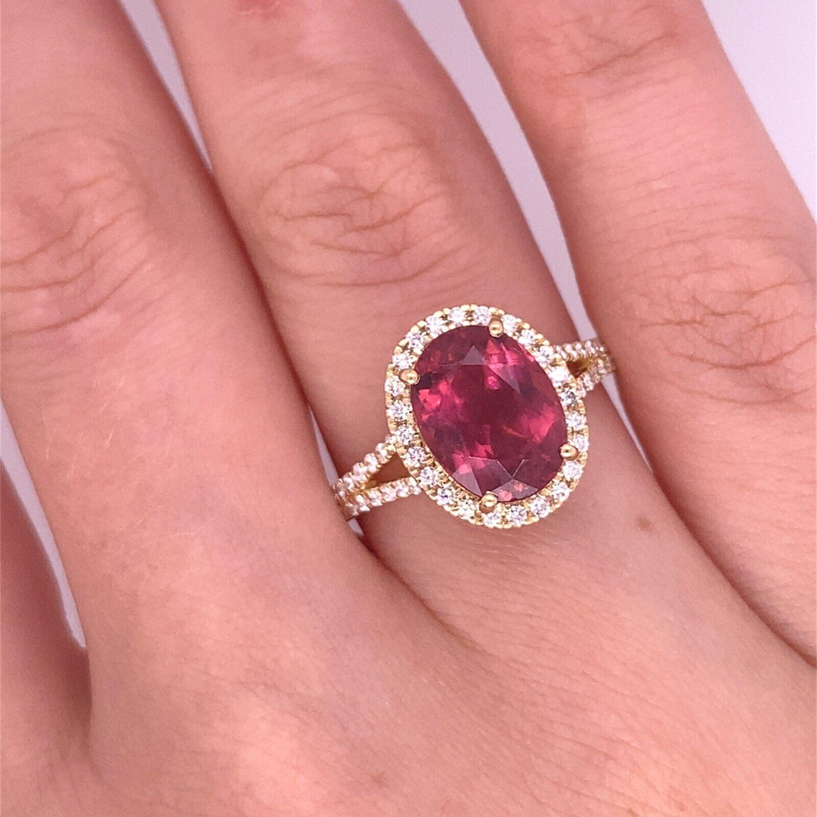 Women's Fine Quality Natural 3.0ct Rubellite Ring Set in 18ct Yellow Gold For Sale