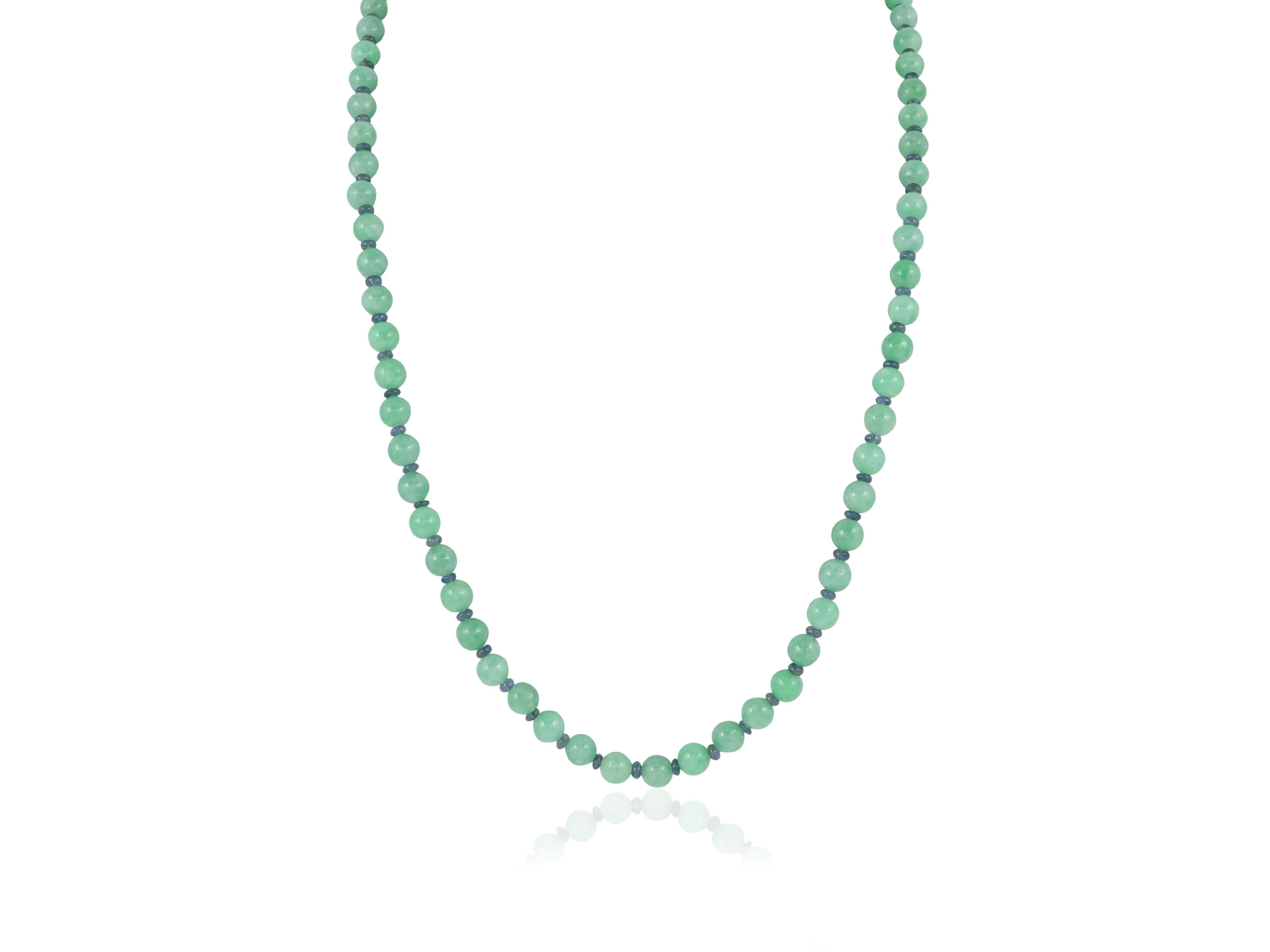 Fine quality natural jadeite jade necklace with 18K gold and diamond clasp Cuenta en venta