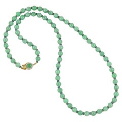Fine quality natural jadeite jade necklace with 18K gold and diamond clasp