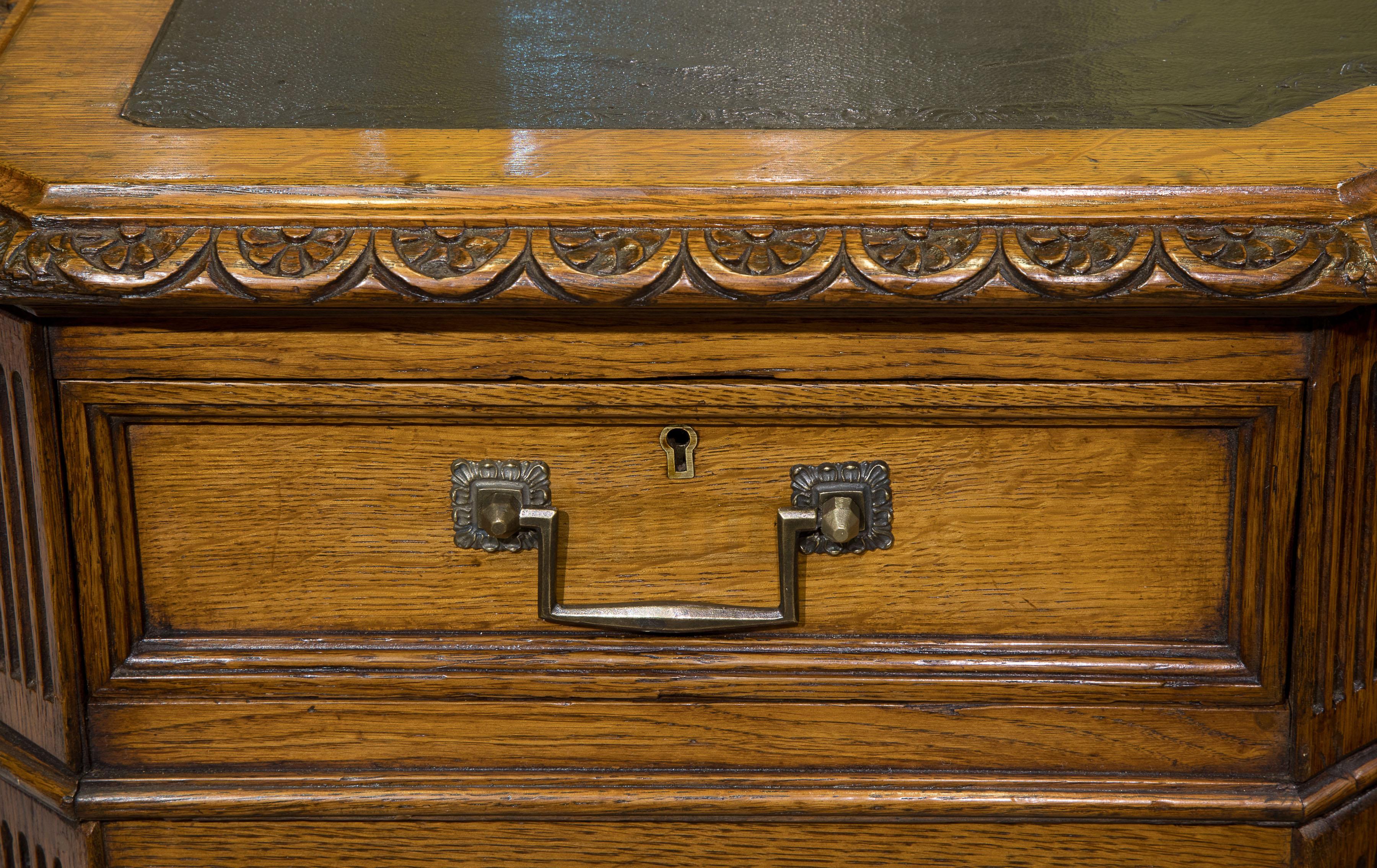English Fine Quality Oak Pedestal Desk, circa 1870 For Sale