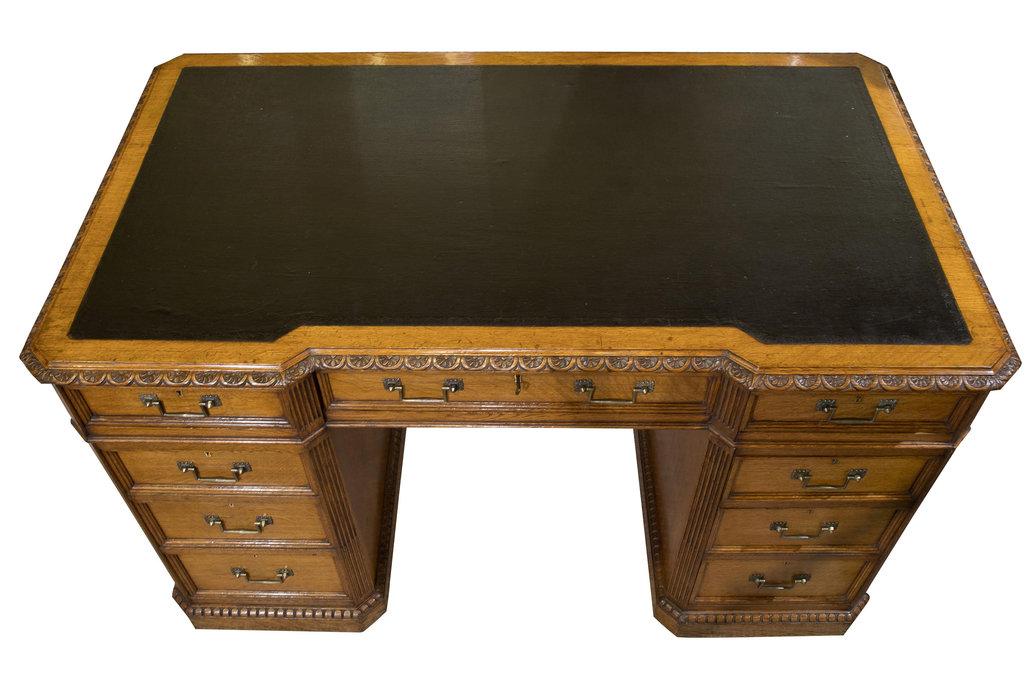 Fine Quality Oak Pedestal Desk, circa 1870 In Good Condition For Sale In Salisbury, GB