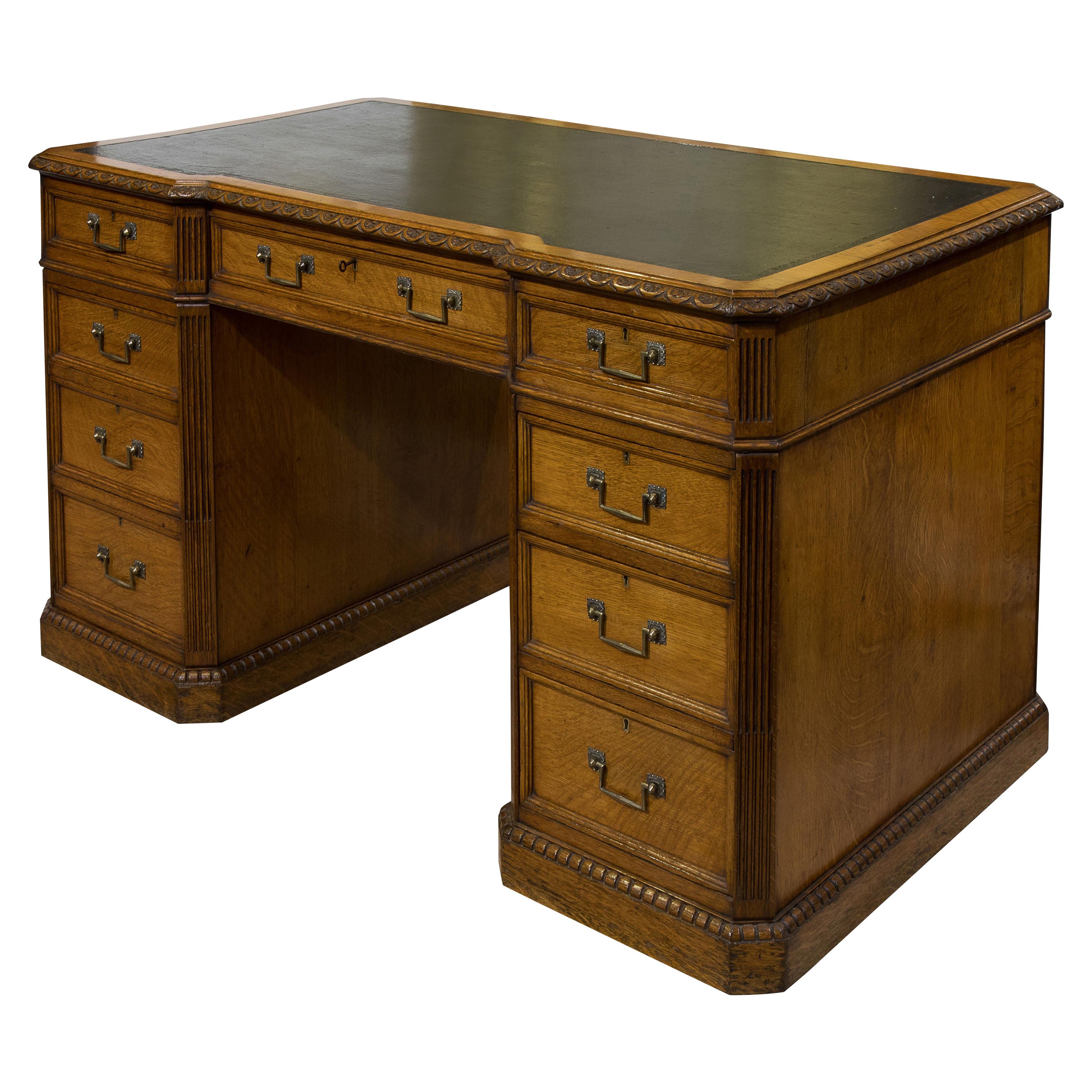 Fine Quality Oak Pedestal Desk, circa 1870 For Sale