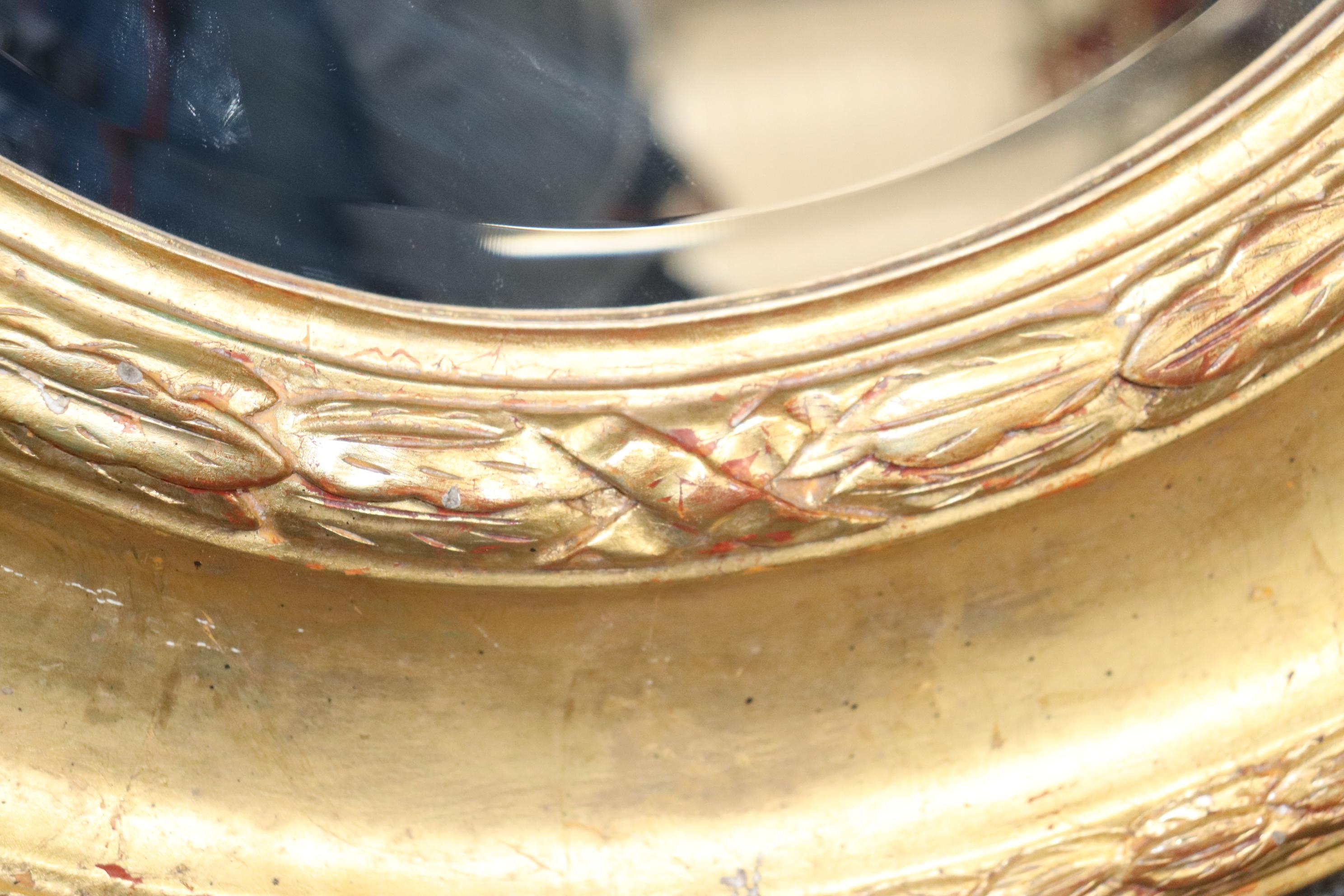 Specchio ovale di alta qualità in vera foglia d'oro francese Luigi XVI smussato in vendita 1