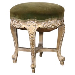 Feiner französischer Louis XV.-Fußhocker aus olivfarbenem Samt mit Lackierung 