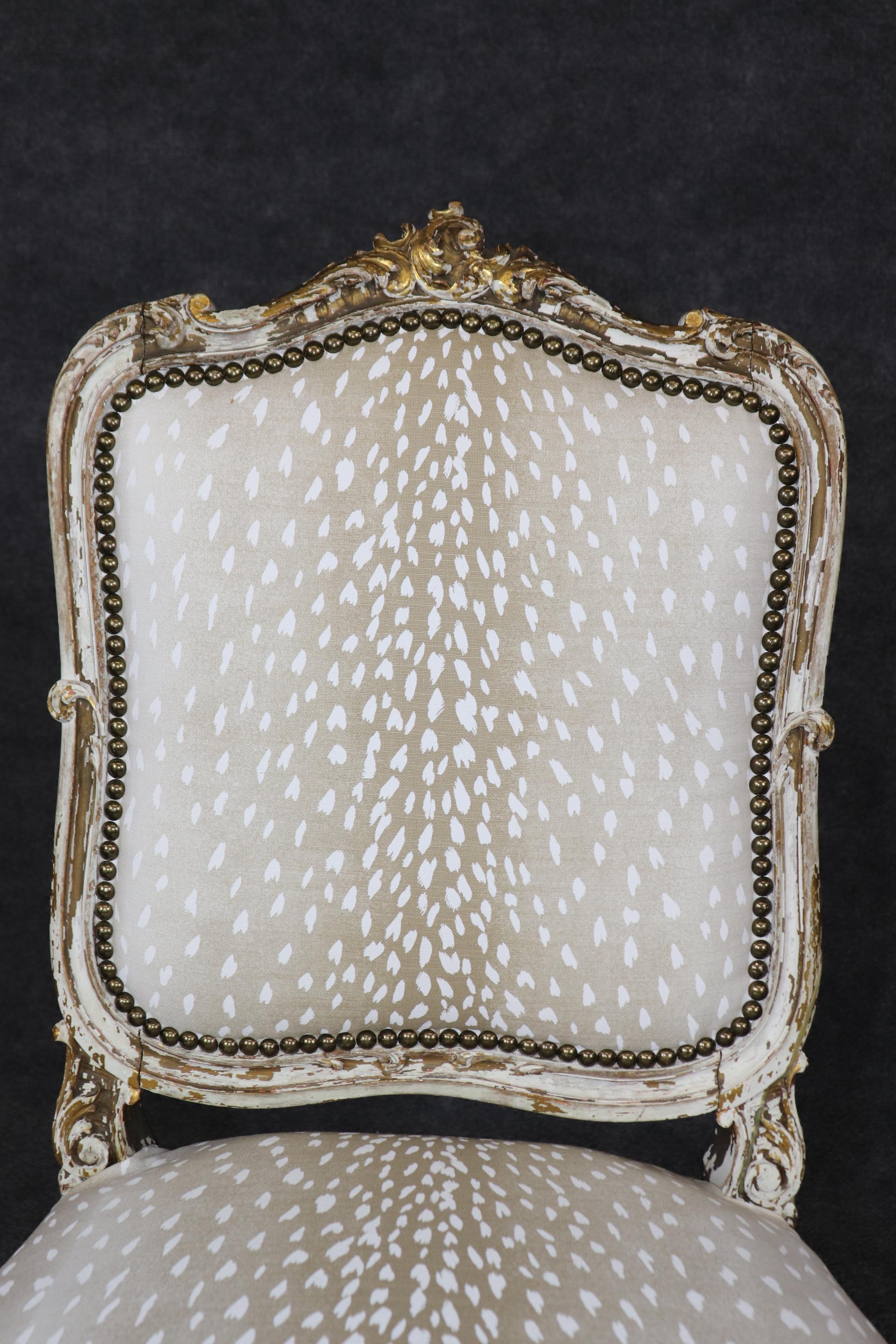 Chaise d'appoint française d'époque Louis XV peinte de belle qualité avec impression d'animaux en vente 3