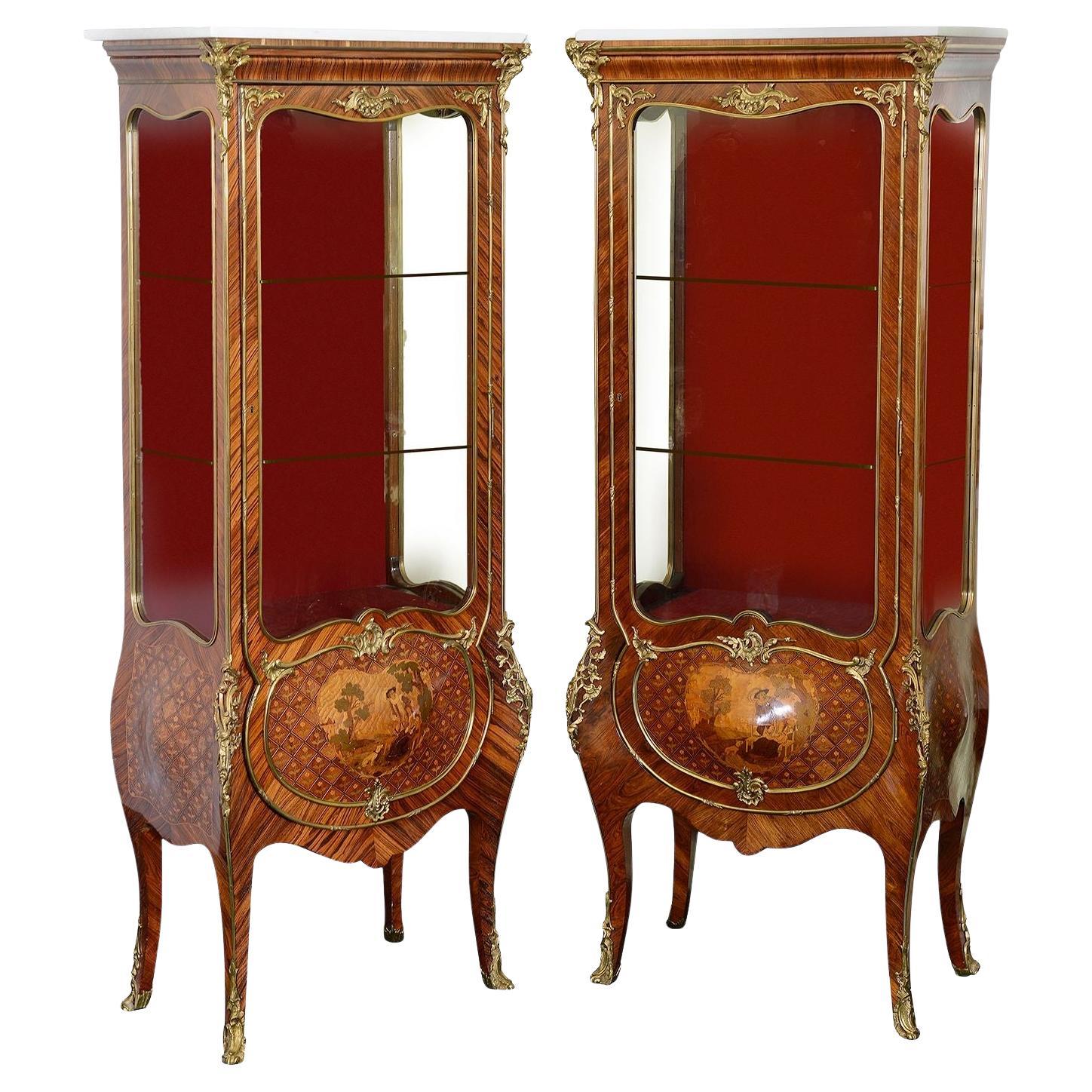 Pareja de vitrinas francesas de gran calidad a la manera de Gouffel. en venta