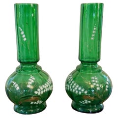 Pareja de jarrones antiguos con forma de cristal verde de gran calidad
