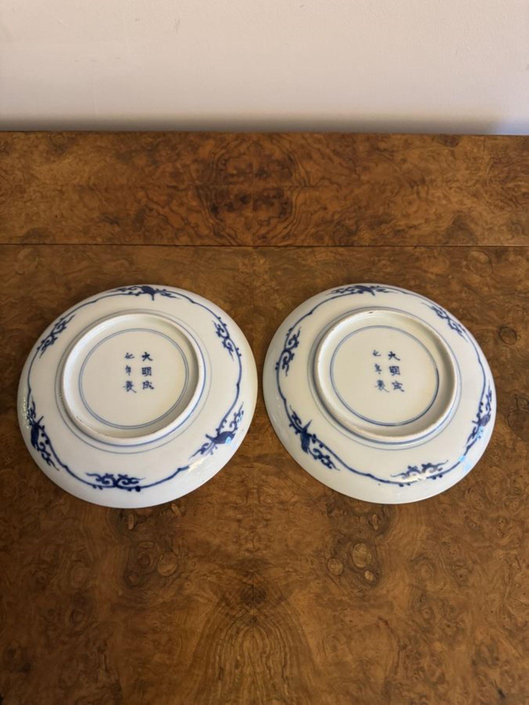 Pareja de platos imari japoneses antiguos de gran calidad Japonés en venta