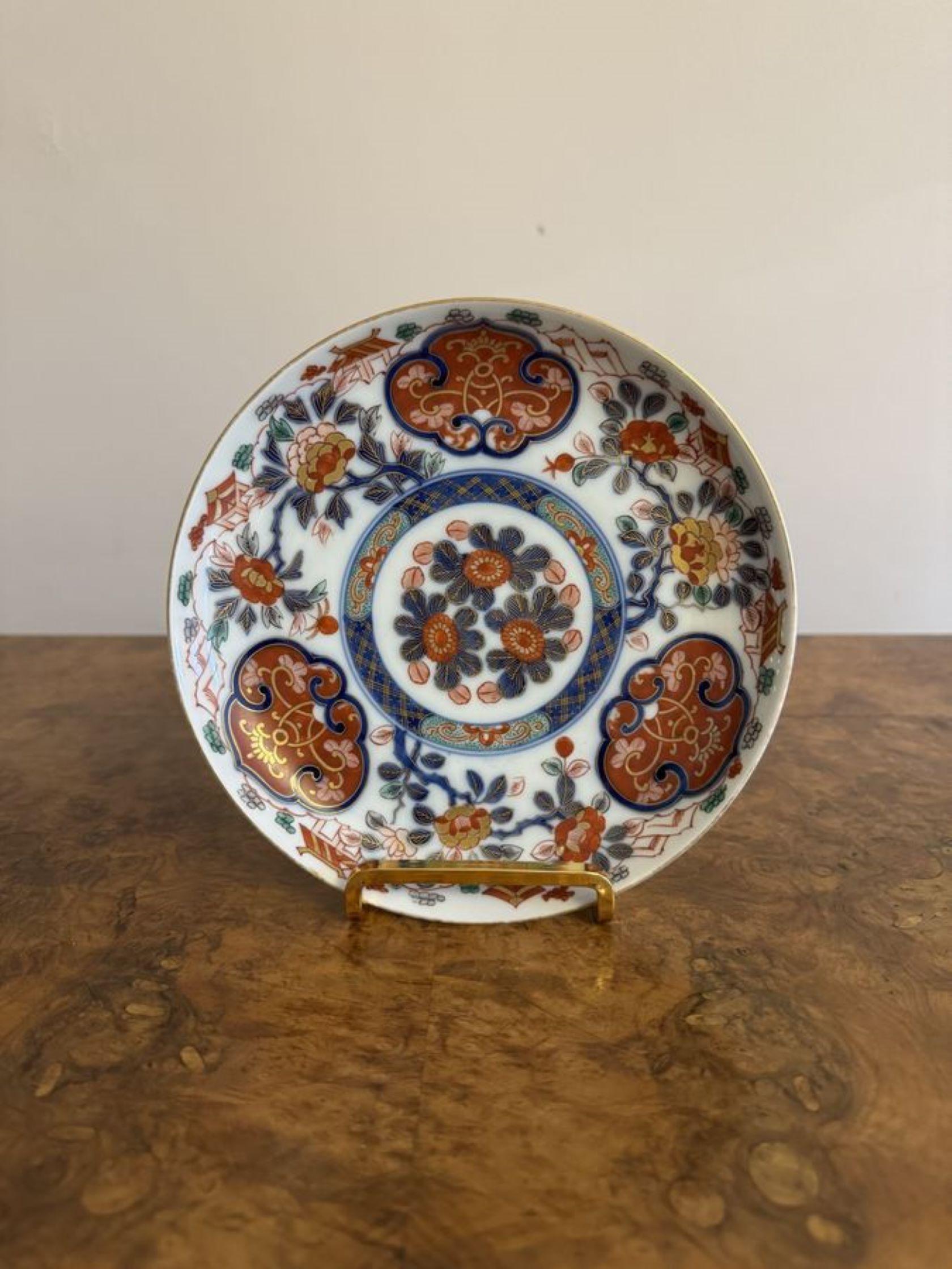 Pareja de platos imari japoneses antiguos de gran calidad en Bueno estado para la venta en Ipswich, GB