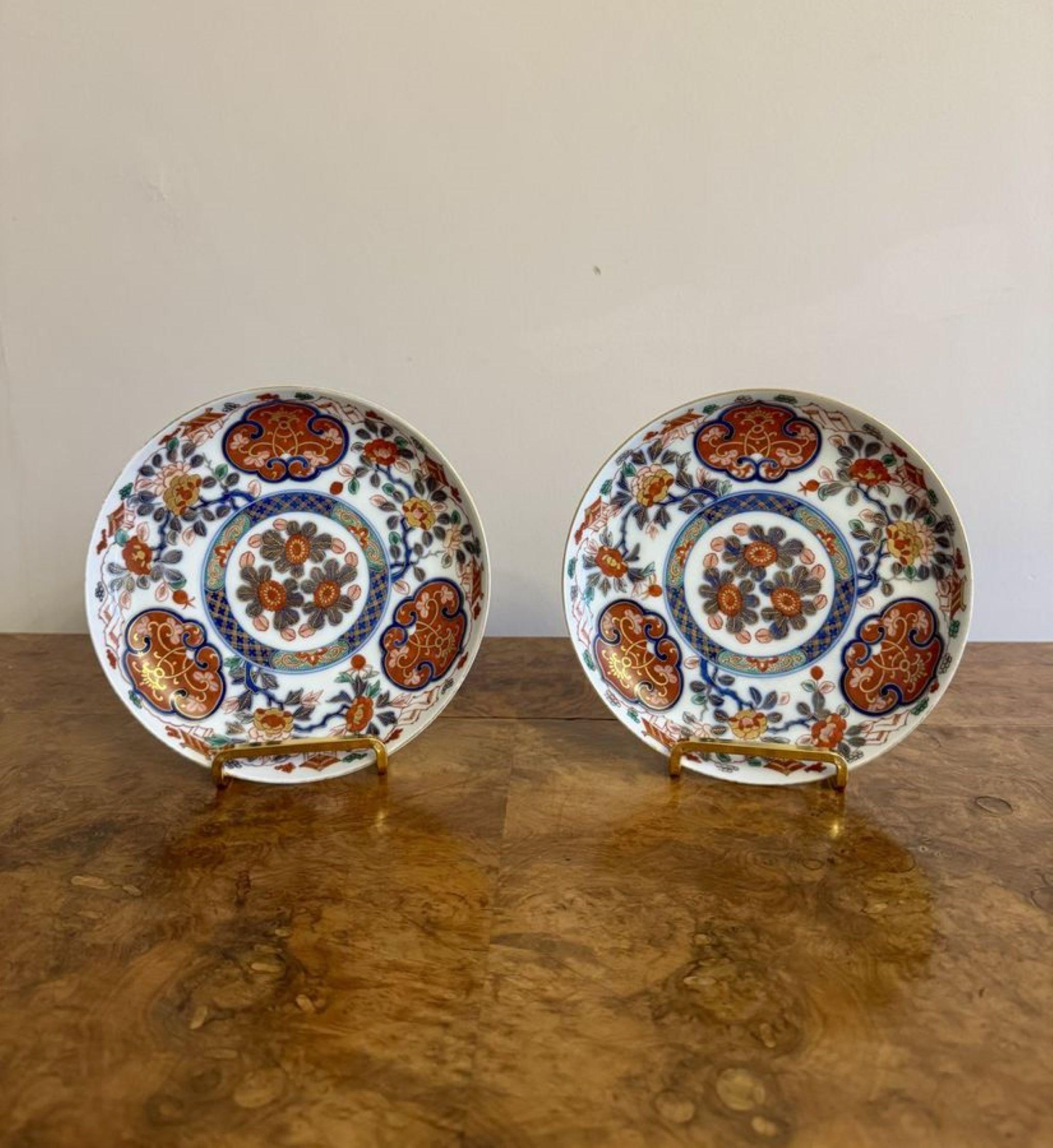 Pareja de platos imari japoneses antiguos de gran calidad siglo XX en venta