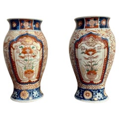 Paire de vases imari japonais anciens de qualité supérieure 