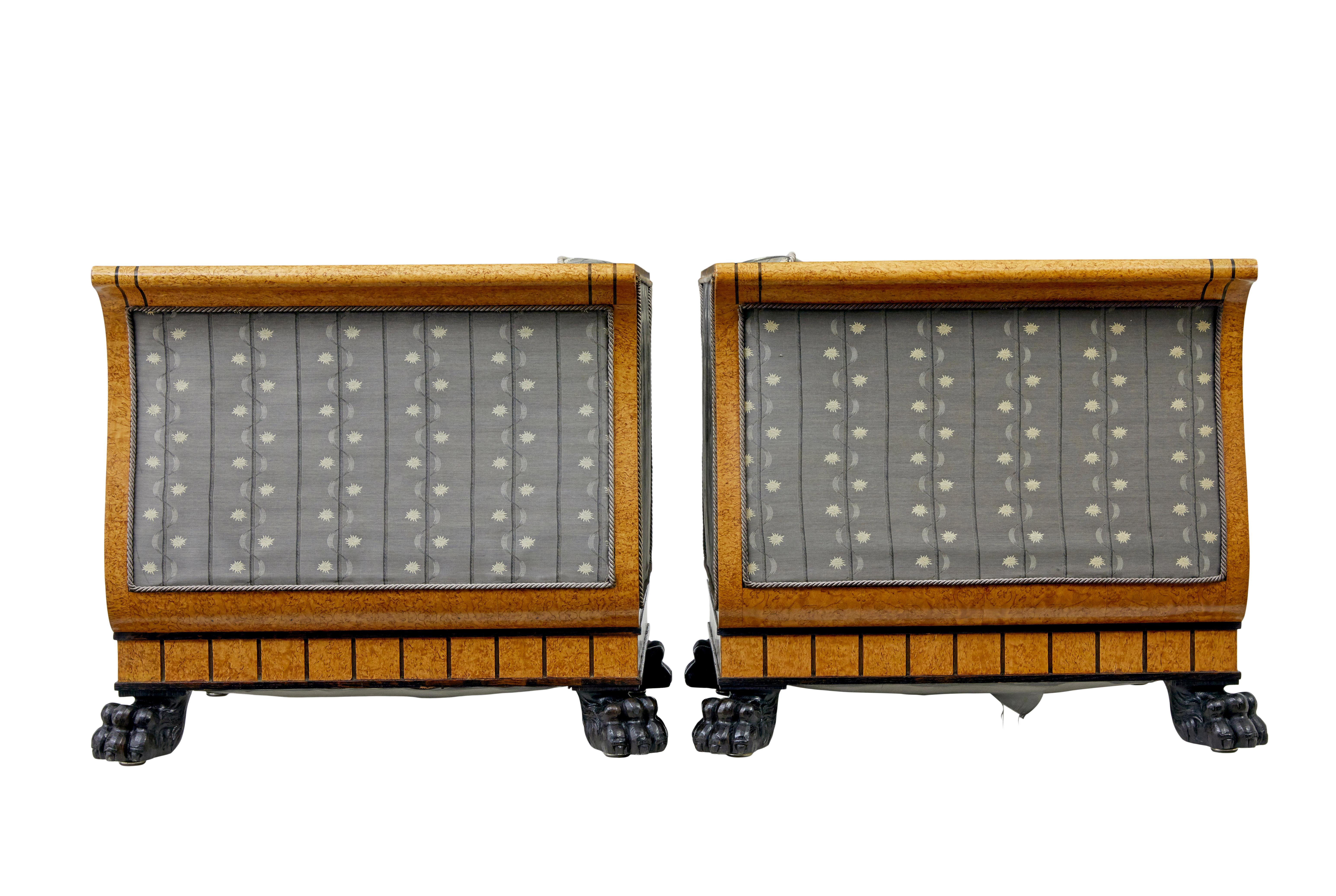 Coppia di poltrone club in radica di betulla art déco di alta qualità, circa 1920.

Coppia di sedie club art deco svedesi di qualità eccellente.  Realizzato in betulla con dettagli ebanizzati su tutti i lati.  I braccioli a Rolle offrono un comfort
