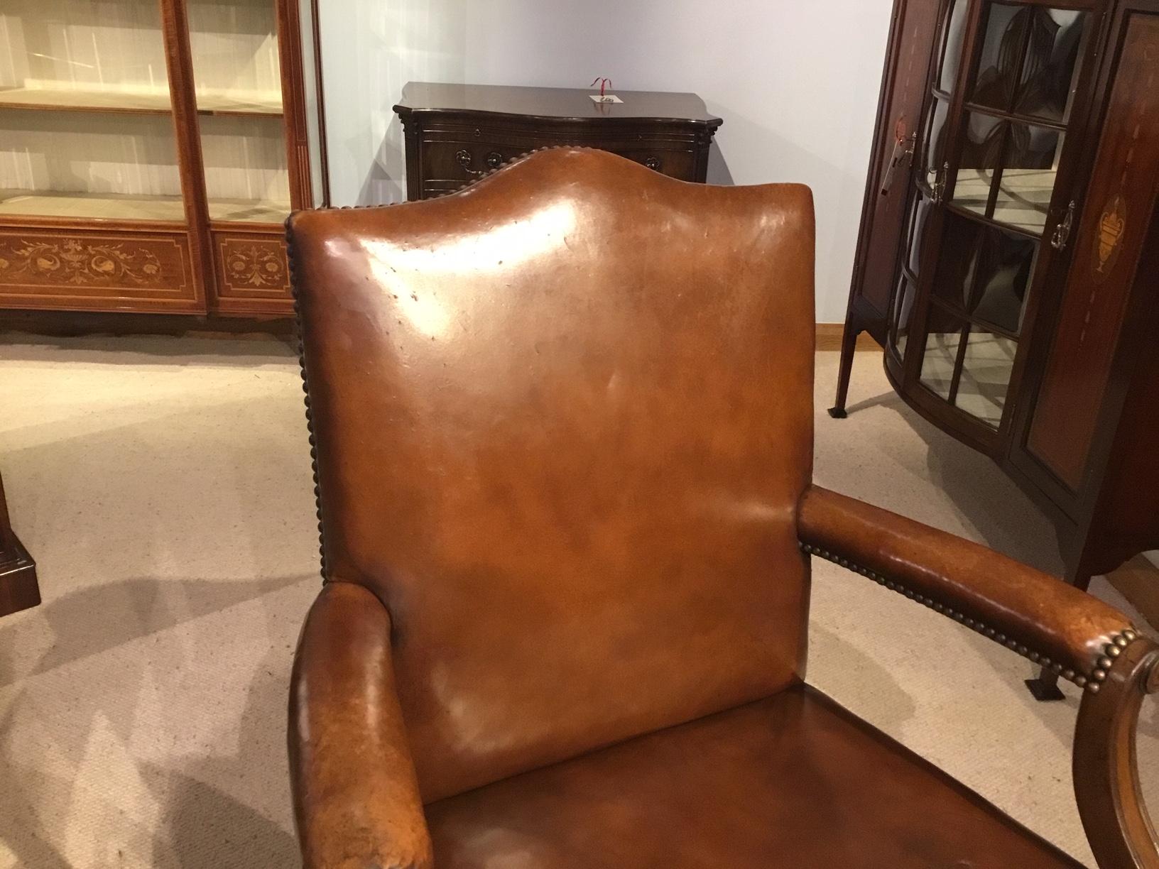 Fine Quality Pair of Mahogany Gainsborough Armchairs In Good Condition In Darwen, GB