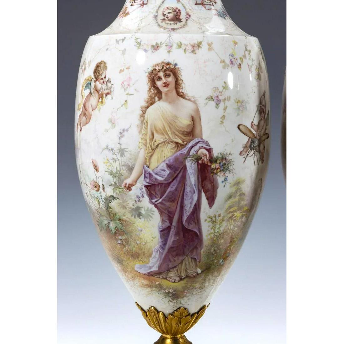 Français Paire de vases et couvercle en porcelaine de style Svres de qualité supérieure, par M. Demonceaux en vente