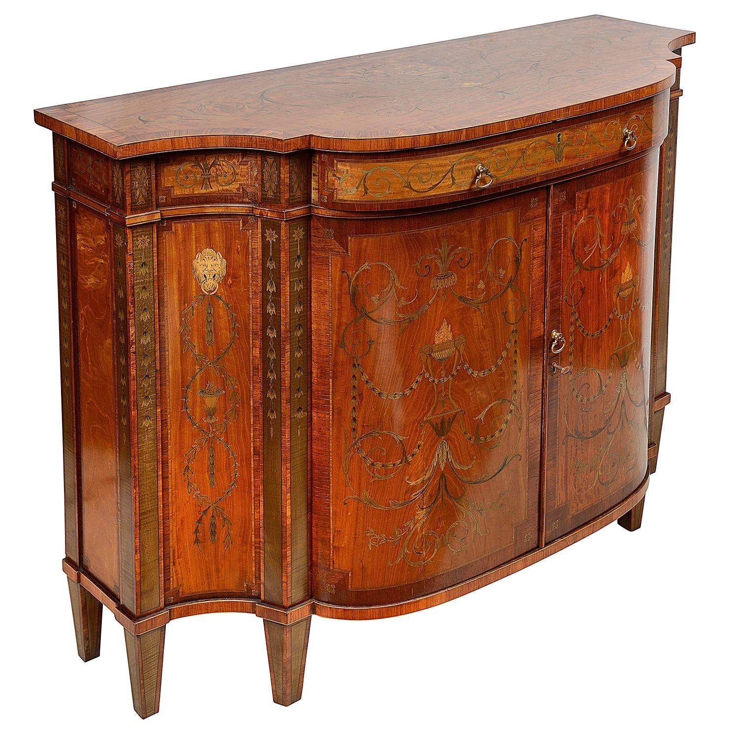 Mogano Coppia di credenze ad arco Sheraton Revival di alta qualità, circa 1890 in vendita