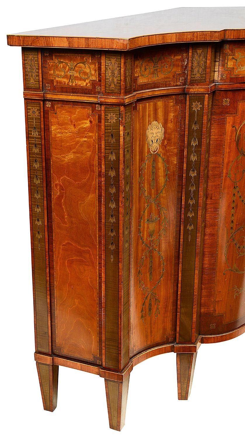 Coppia di credenze ad arco Sheraton Revival di alta qualità, circa 1890 in vendita 1