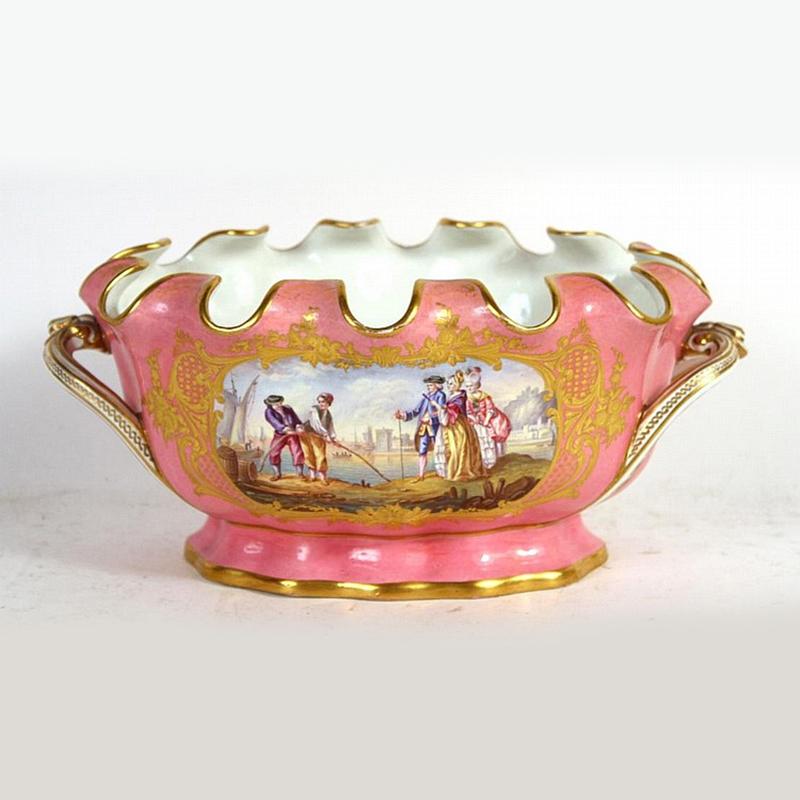 French Fine Quality Pair of Sèvres Style Gilt and Pink Painted Porcelain Cache Pots For Sale