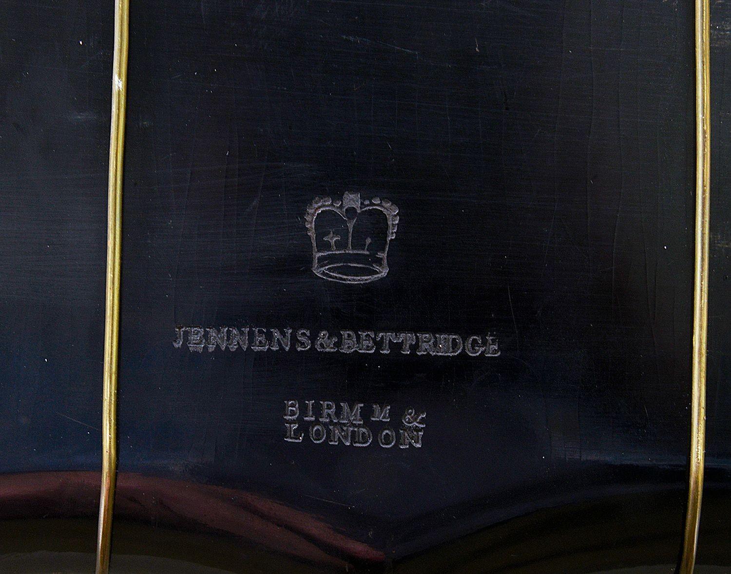 Lacquer Fine quality Regency period Paper-macha tray by Jennens & Bettridge. For Sale