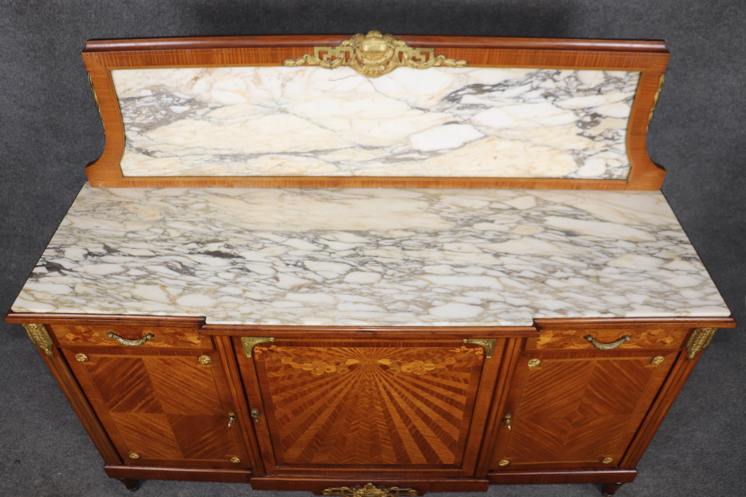 Credenza Art Nouveau francese restaurata in bronzo e ornata di ornamenti di alta qualità in vendita 4