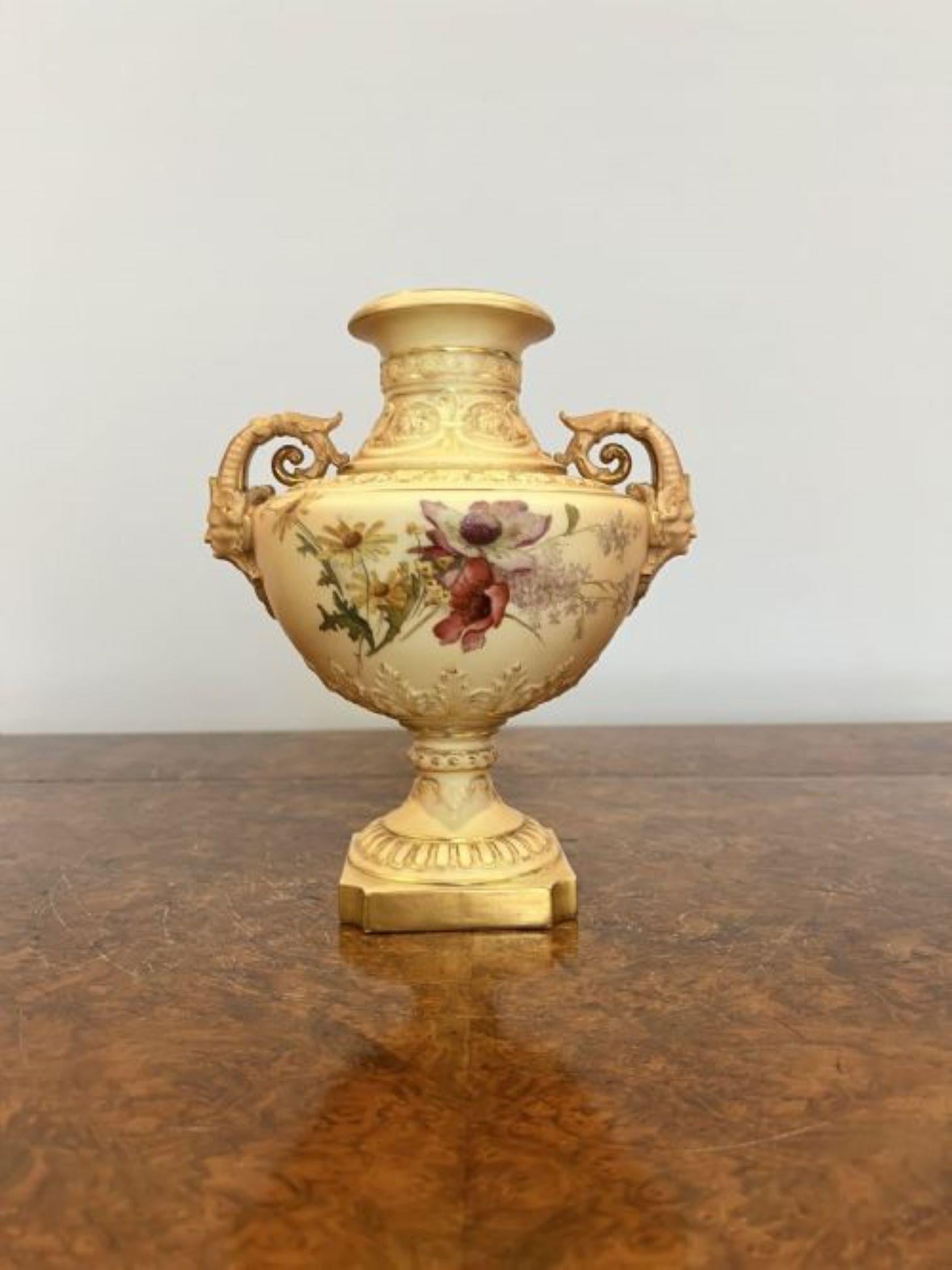 Fine quality Royal Worcester vase  In Good Condition For Sale In Ipswich, GB