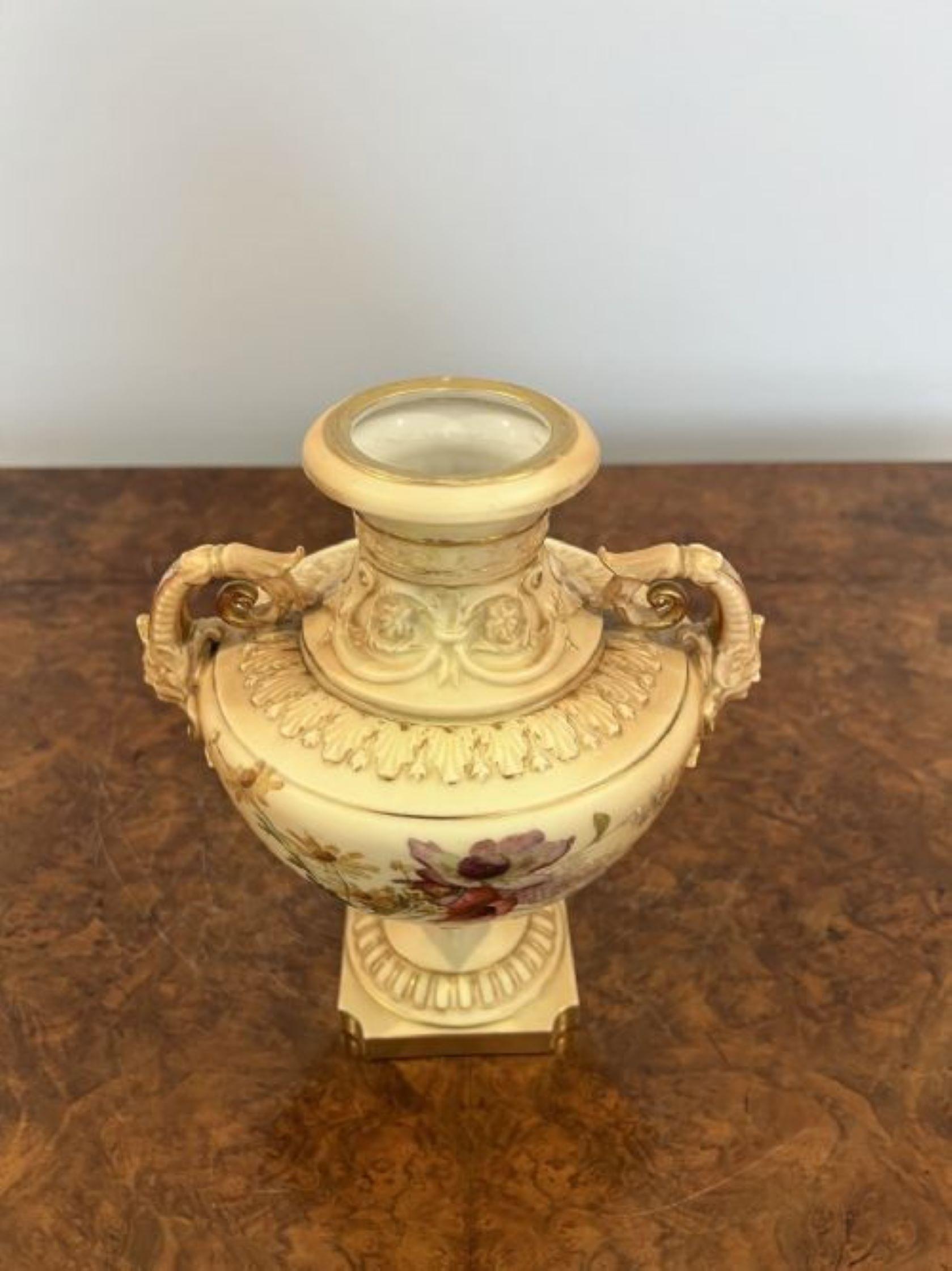 Fine quality Royal Worcester vase  For Sale 2